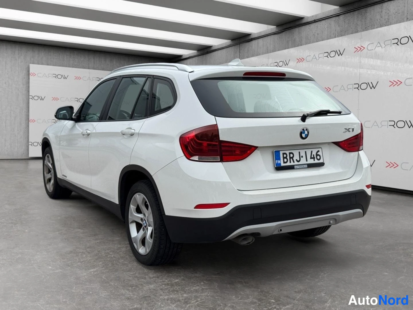 Valkoinen BMW X1 xDrive18d 2014, takaviisto, kuva 6