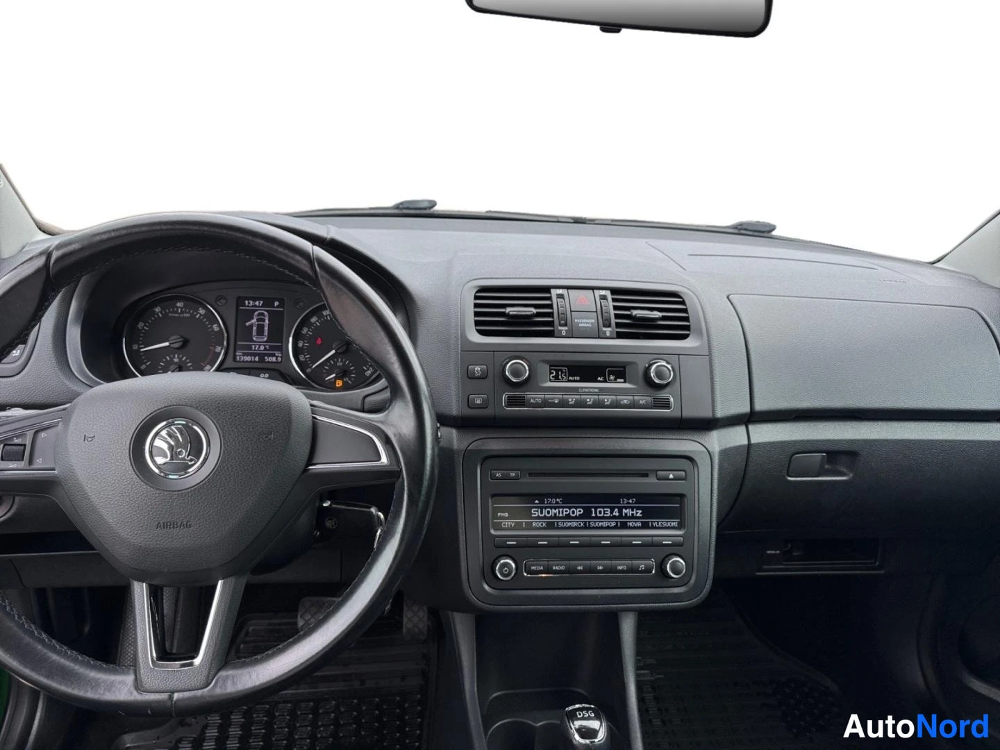 Vihreä Skoda Fabia 2014, ohjaamo, kuva 13