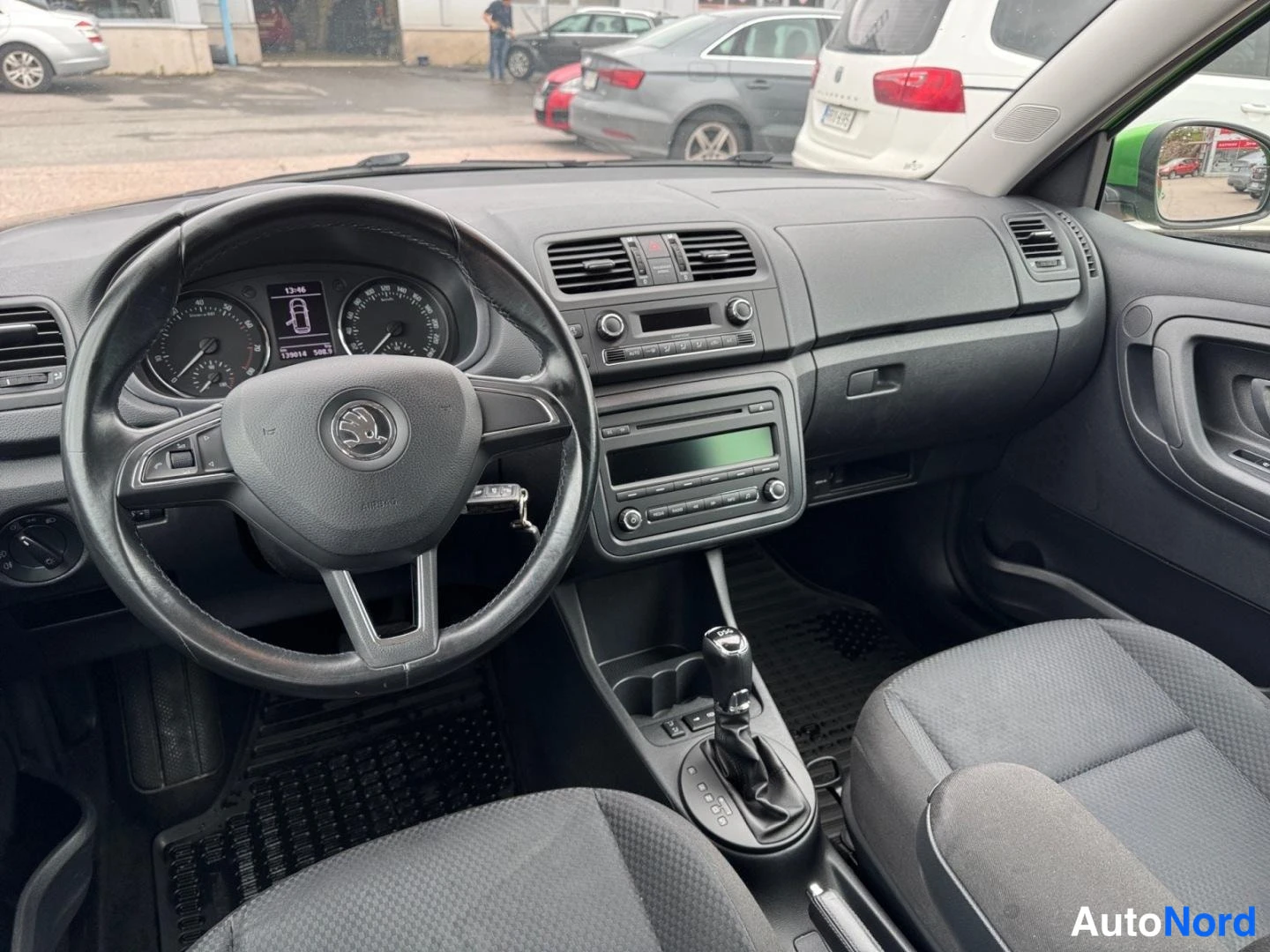 Vihreä Skoda Fabia 2014, ohjaamo, kuva 10