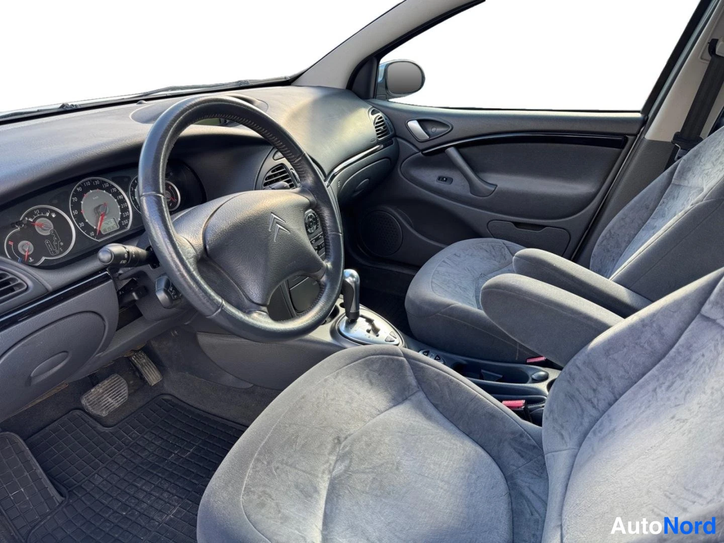 Harmaa Citroen C5 2006, ohjaamo, kuva 9