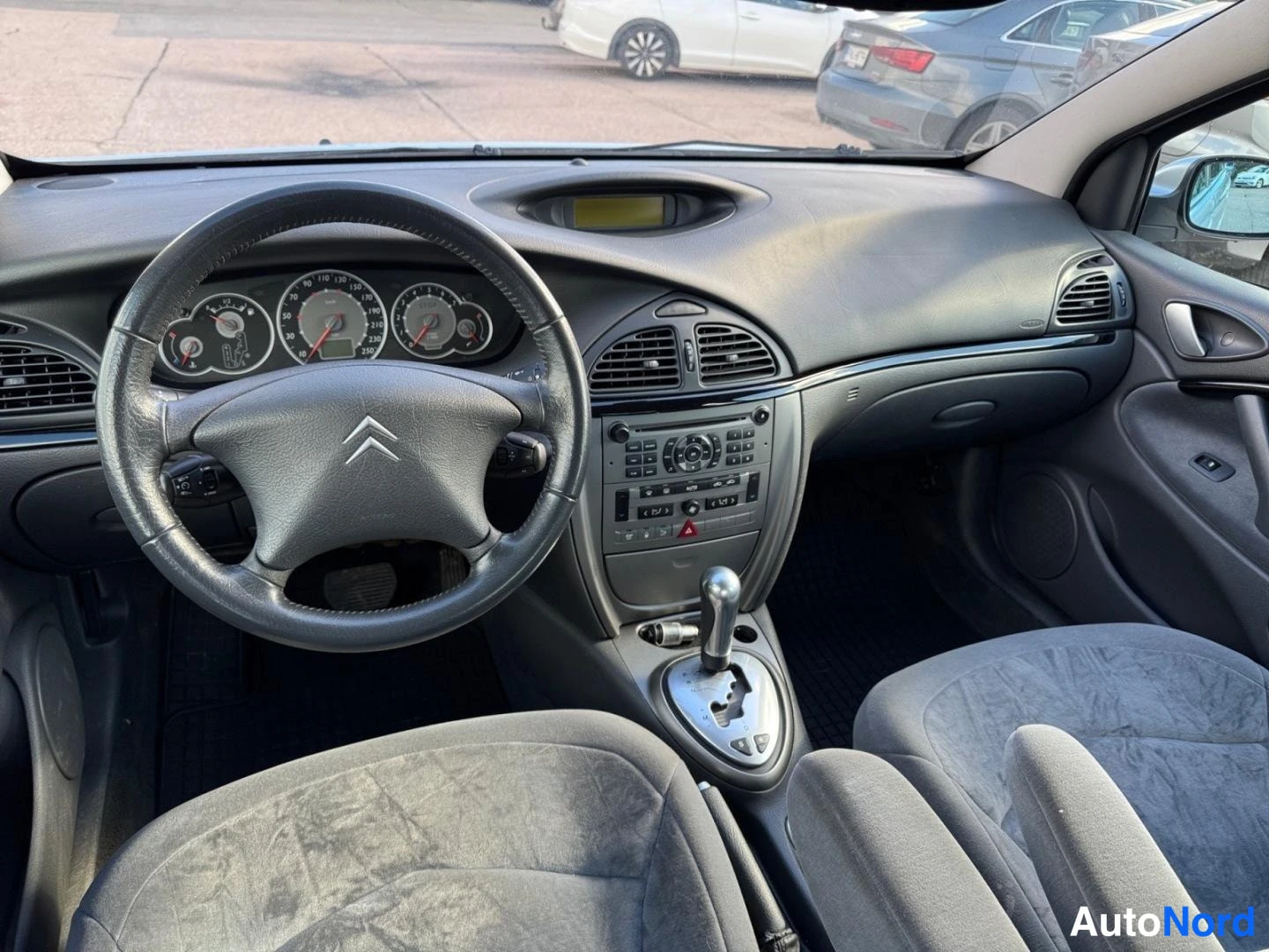 Harmaa Citroen C5 2006, ohjaamo, kuva 10