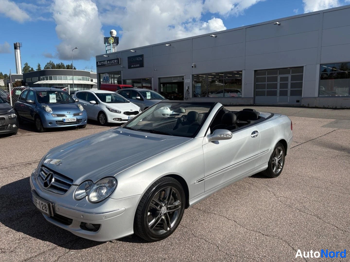 Silver Mercedes-Benz CLK 320 CDI 2006, front three-quarter, nose to the left, photo 2