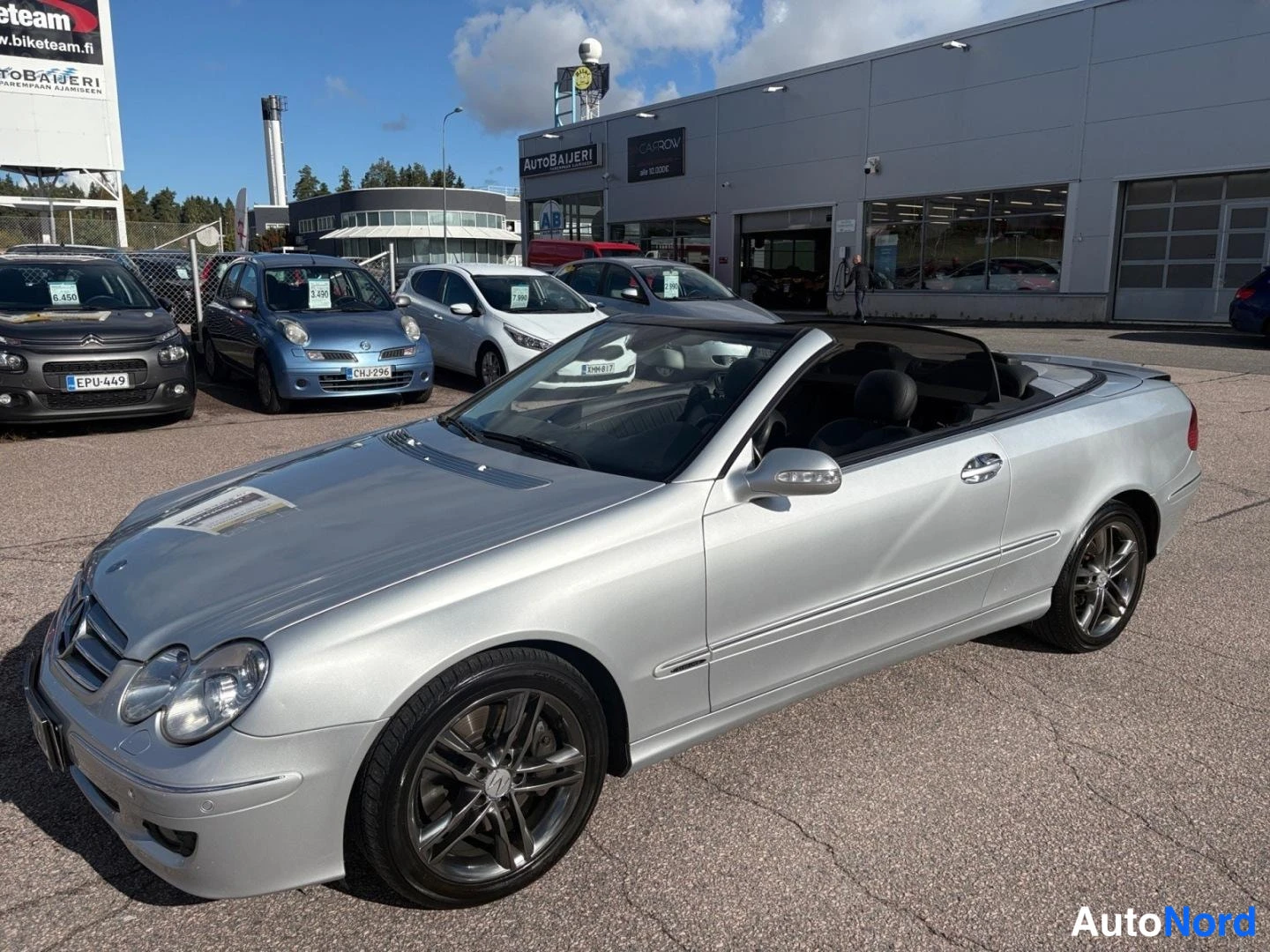 Silver Mercedes-Benz CLK 320 CDI 2006, front three-quarter, nose to the left, photo 3