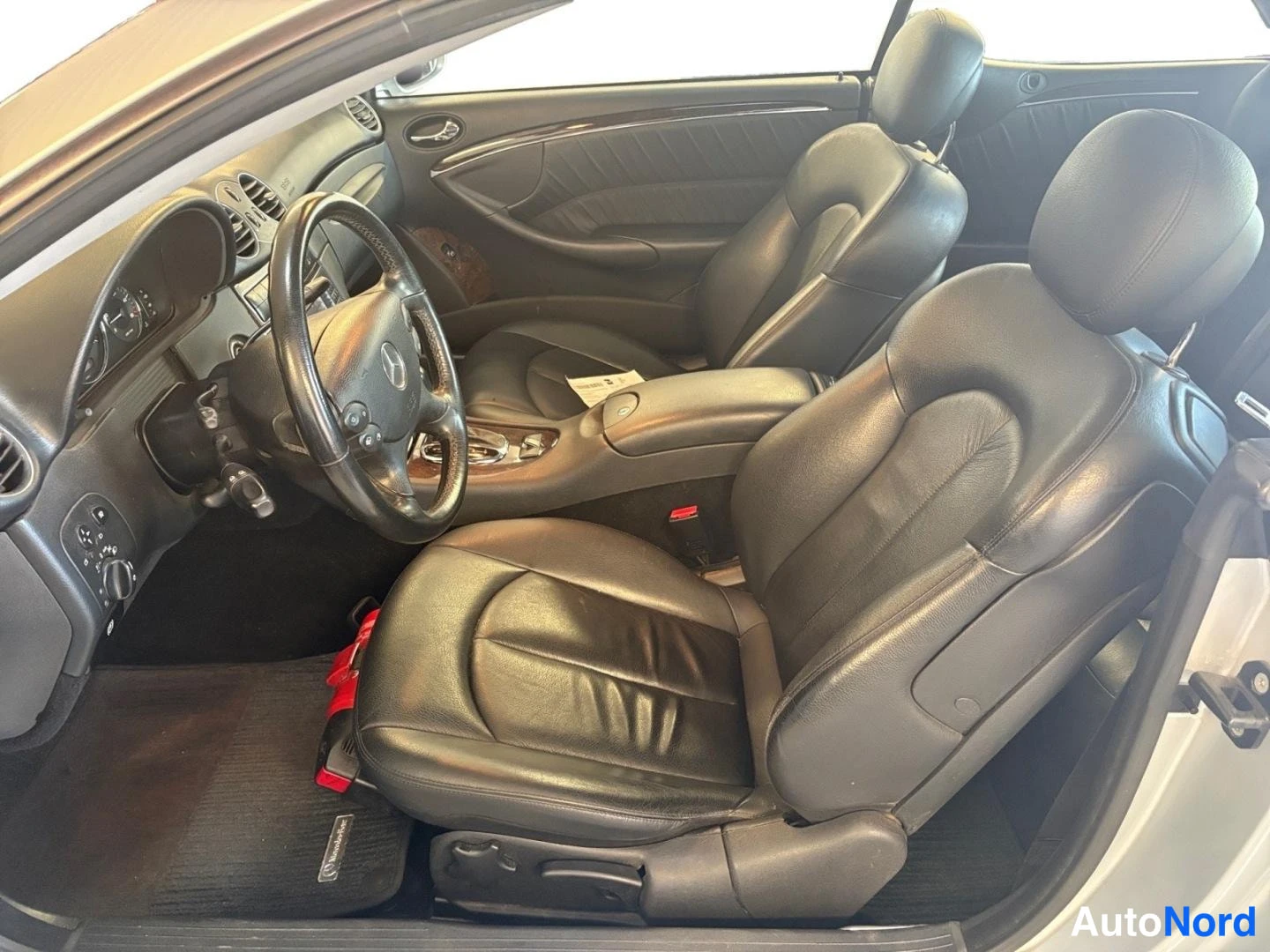 Silver Mercedes-Benz CLK 320 CDI 2006, cockpit, photo 13