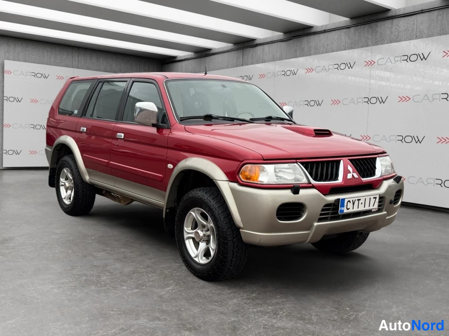 Punainen Mitsubishi Pajero Sport 2005, etuviisto, keula oikealle, kuva 2