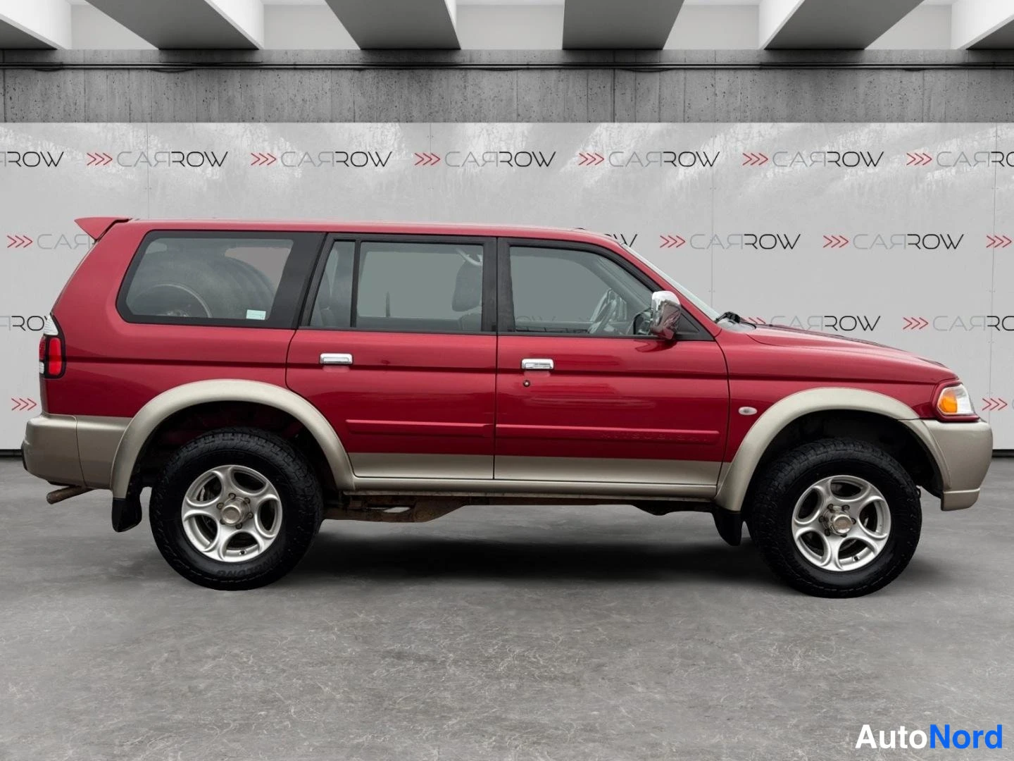 Punainen Mitsubishi Pajero Sport 2005, sivulta, kuva 4