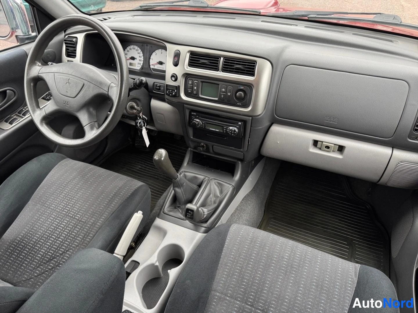 Punainen Mitsubishi Pajero Sport 2005, ohjaamo, kuva 11