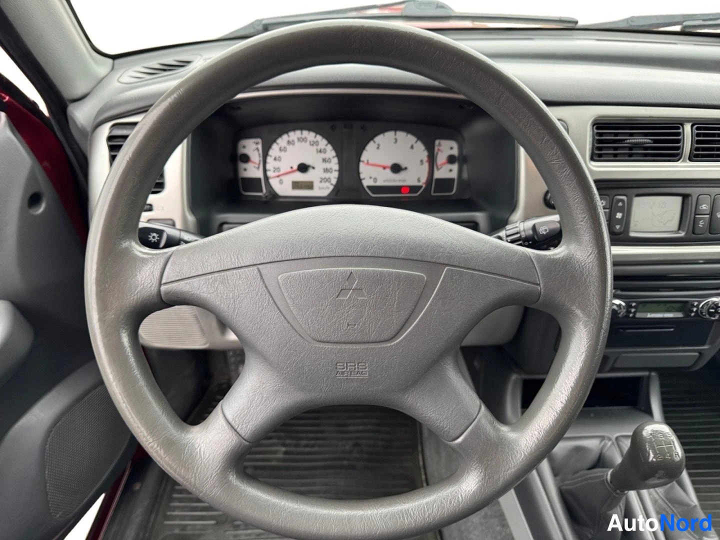Punainen Mitsubishi Pajero Sport 2005, ohjaamo, kuva 13
