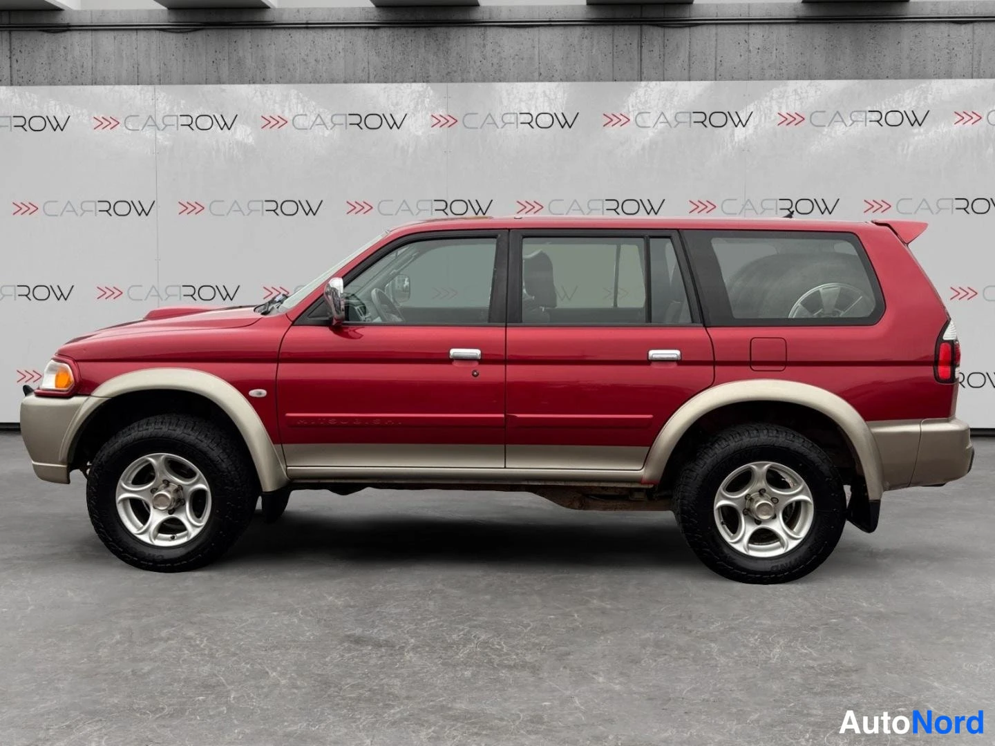 Punainen Mitsubishi Pajero Sport 2005, sivulta, kuva 5