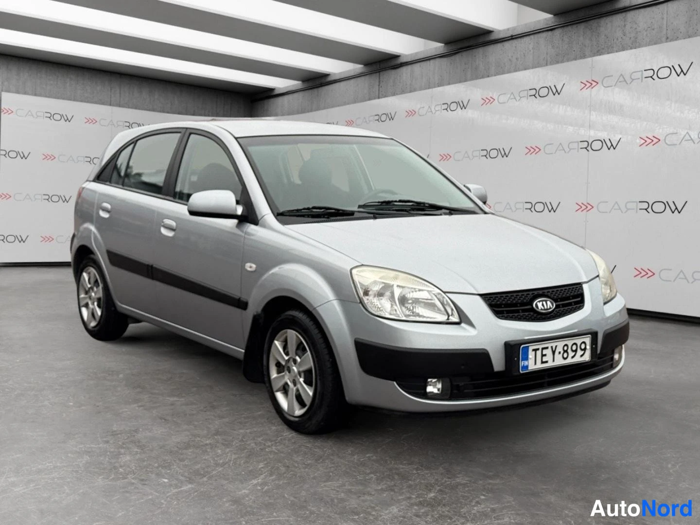 Harmaa Kia Rio 2007, etuviisto, keula oikealle, kuva 3