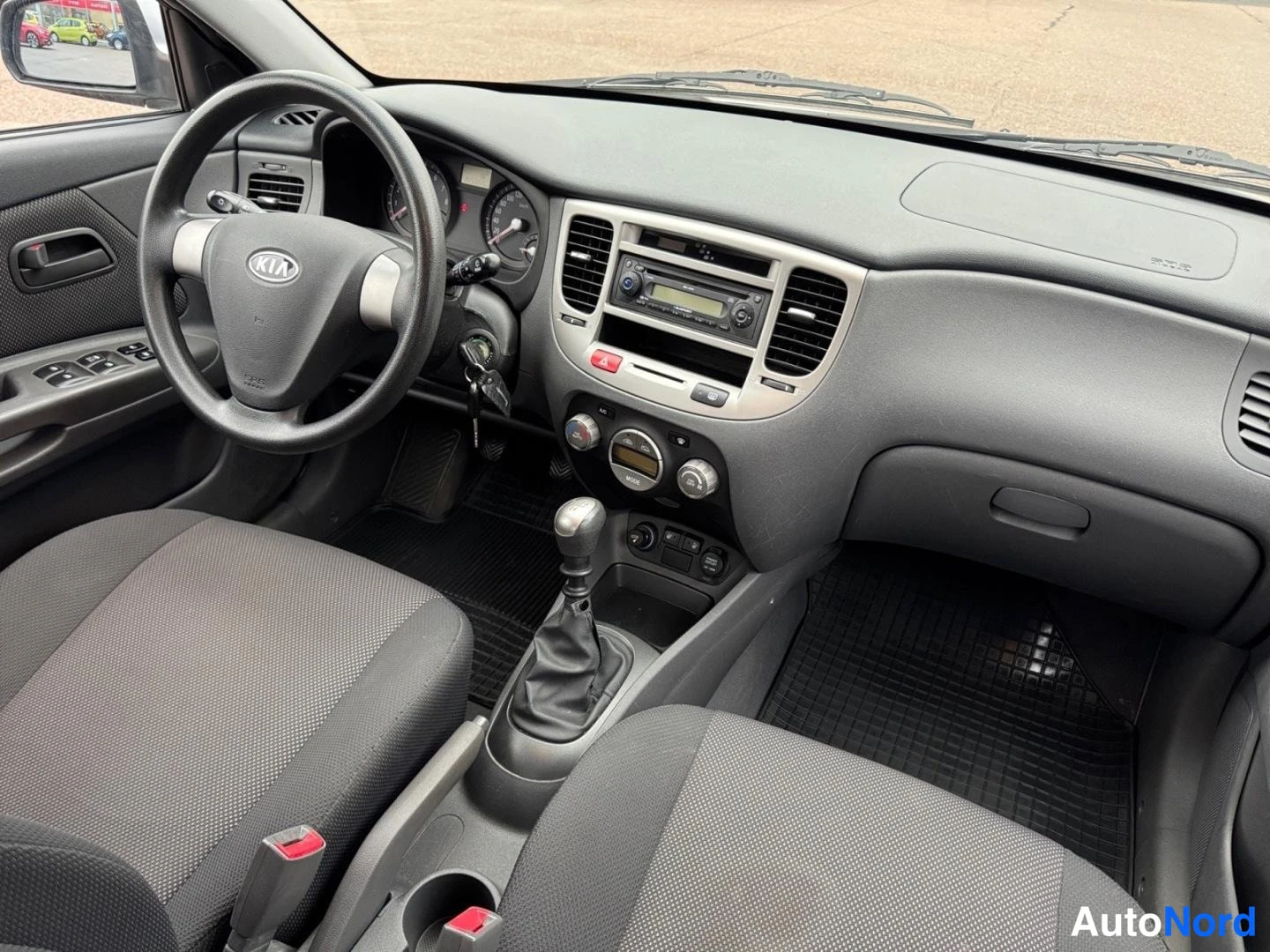 Harmaa Kia Rio 2007, ohjaamo, kuva 11