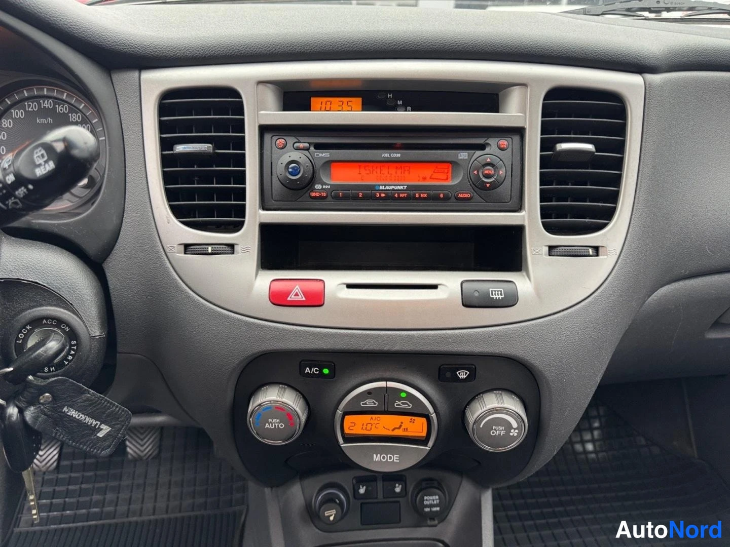 Harmaa Kia Rio 2007, ohjaamo, kuva 14