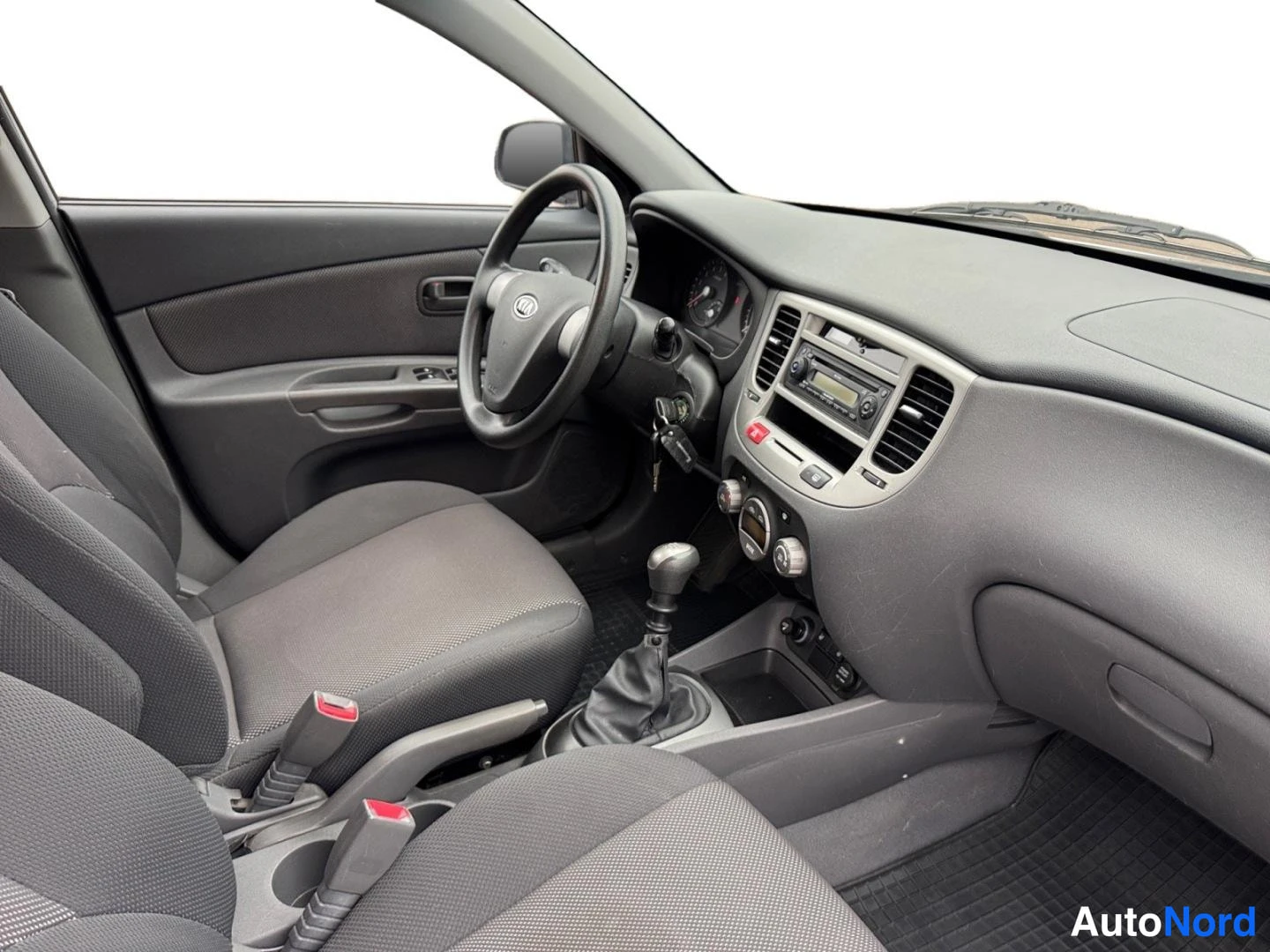 Harmaa Kia Rio 2007, ohjaamo, kuva 10