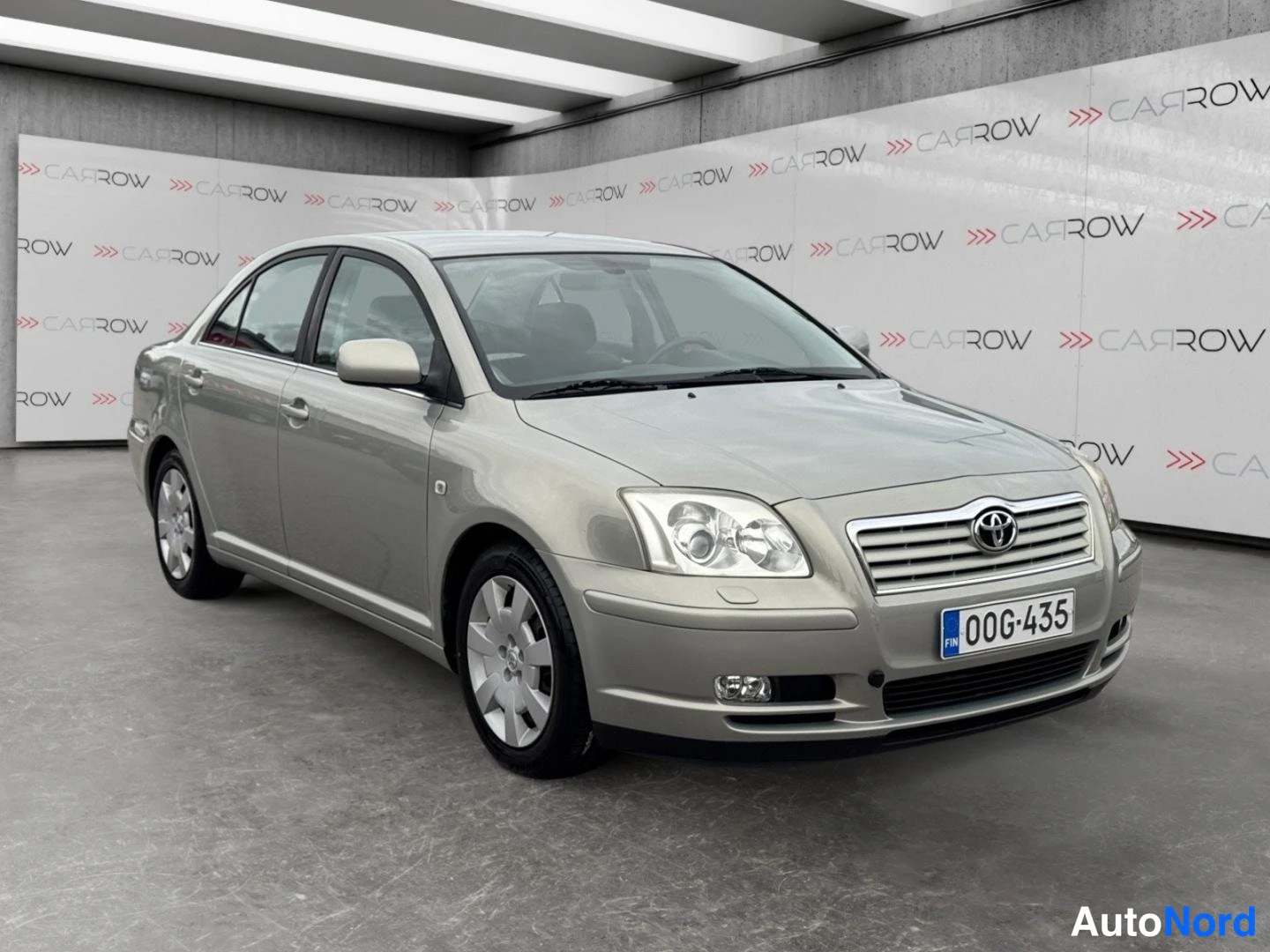Vihreä Toyota Avensis 2004, etuviisto, keula oikealle, kuva 2