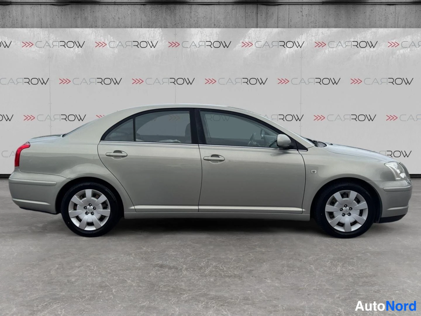 Vihreä Toyota Avensis 2004, sivulta, kuva 4
