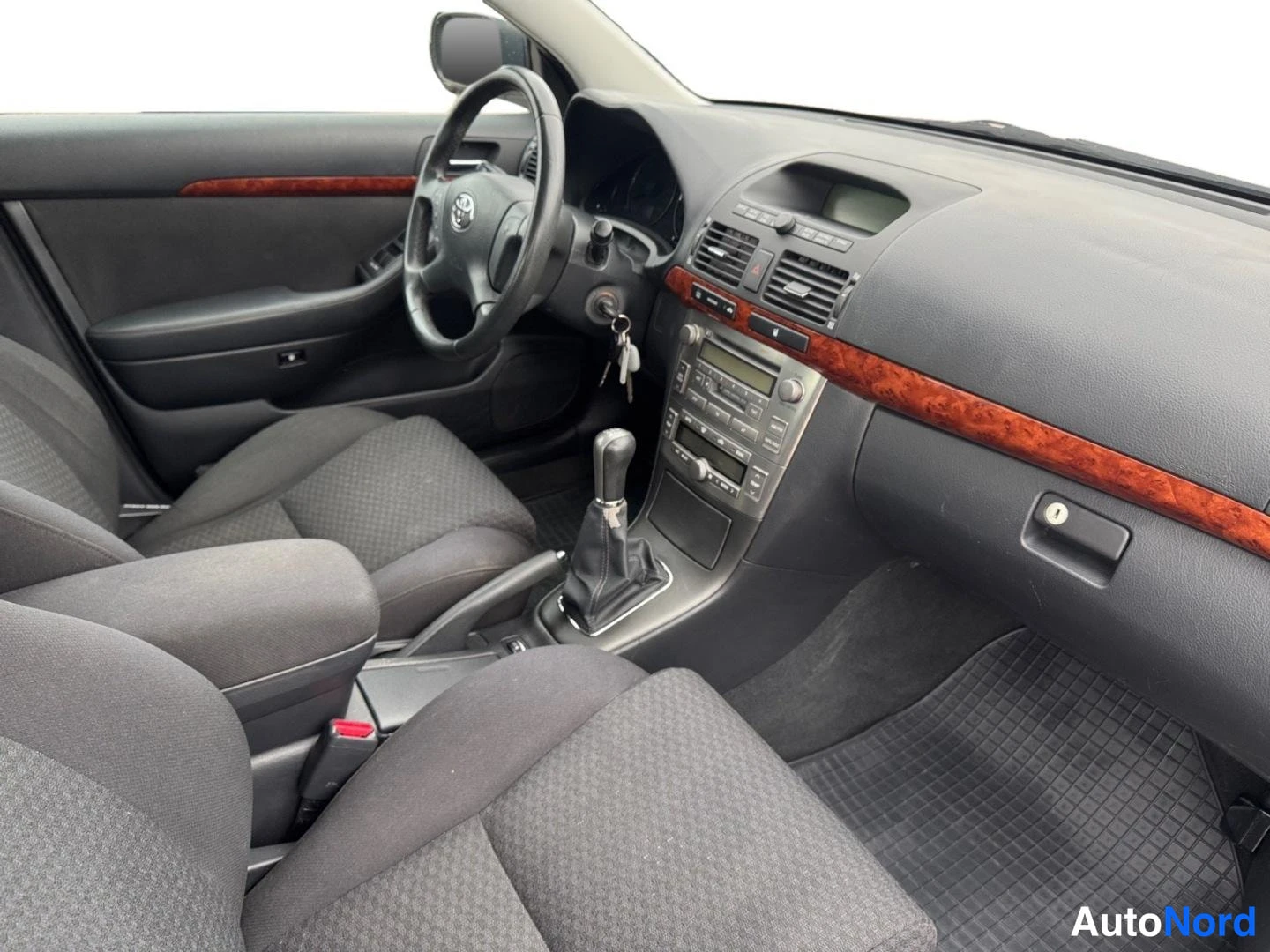 Vihreä Toyota Avensis 2004, ohjaamo, kuva 11