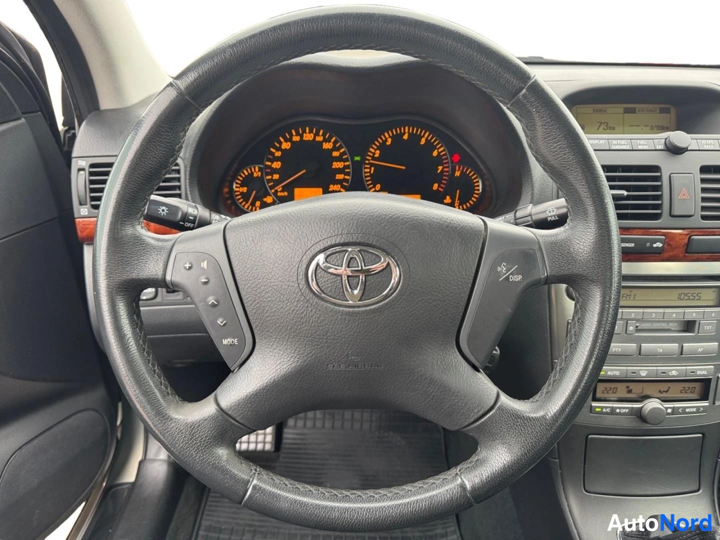 Vihreä Toyota Avensis 2004, yksityiskohta, kuva 14