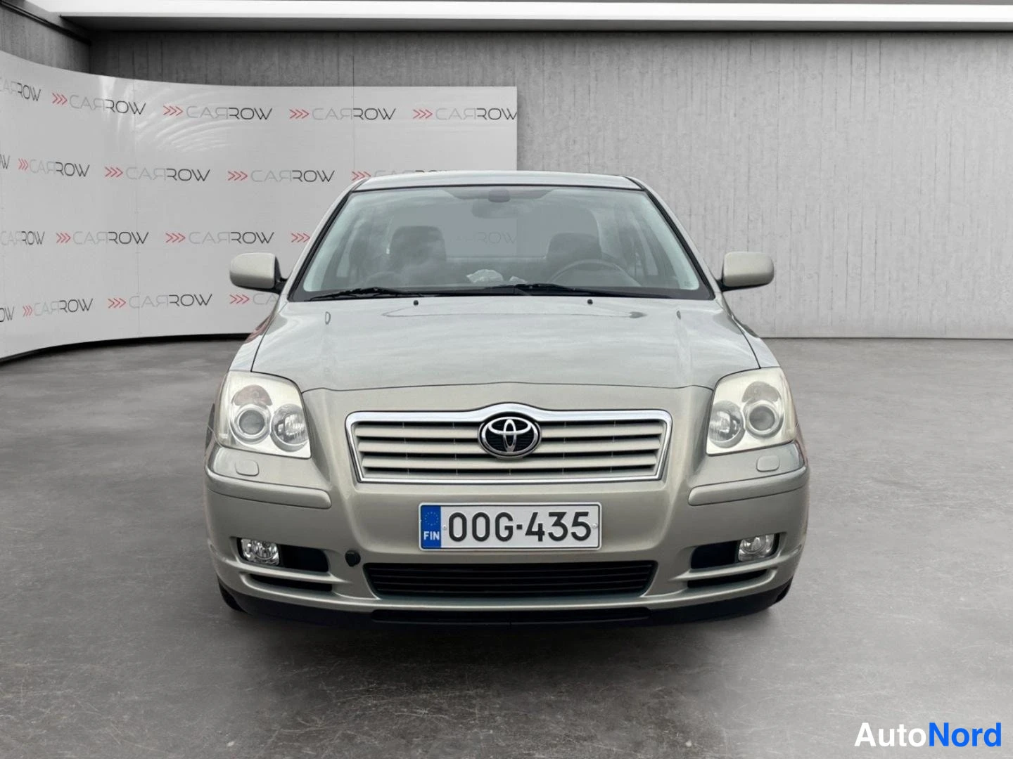 Vihreä Toyota Avensis 2004, edestä, kuva 3