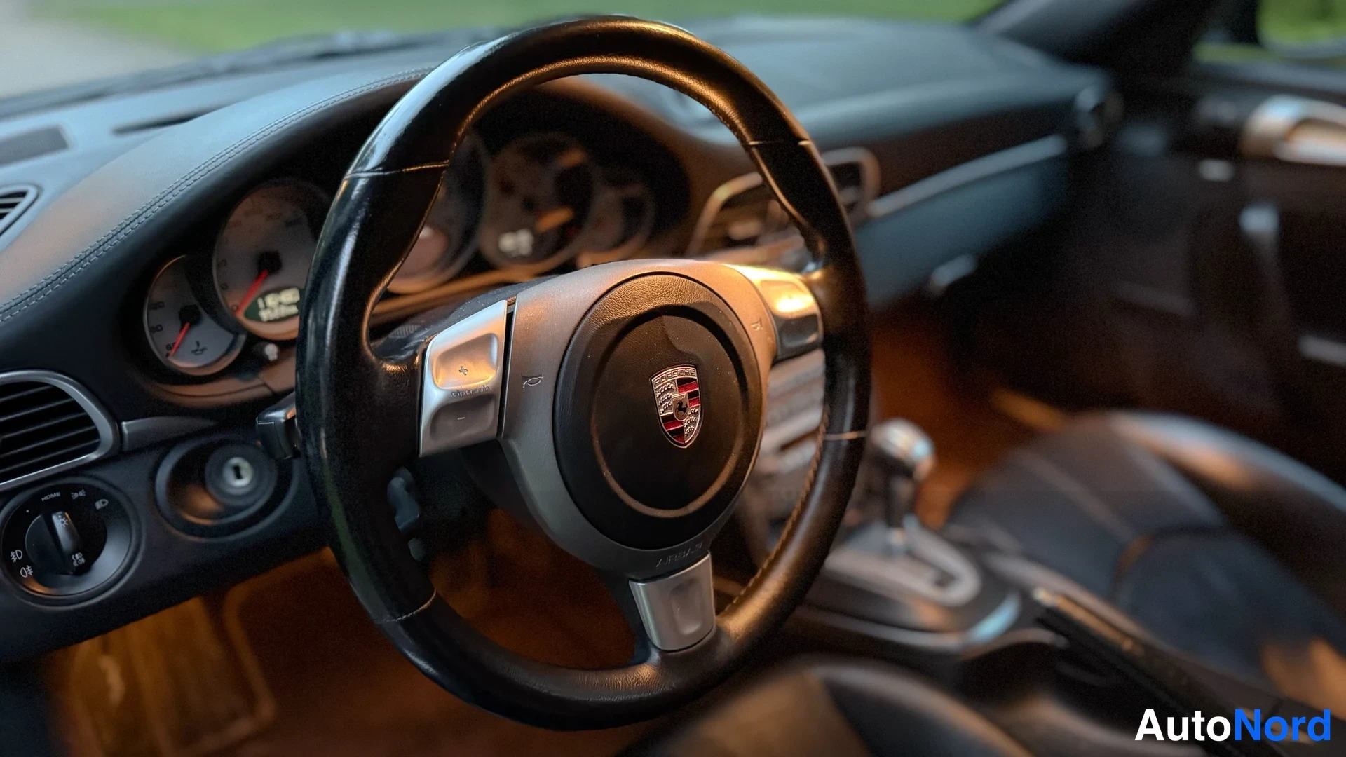 Musta Porsche 911 Carrera 4S 2006, yksityiskohta, kuva 19