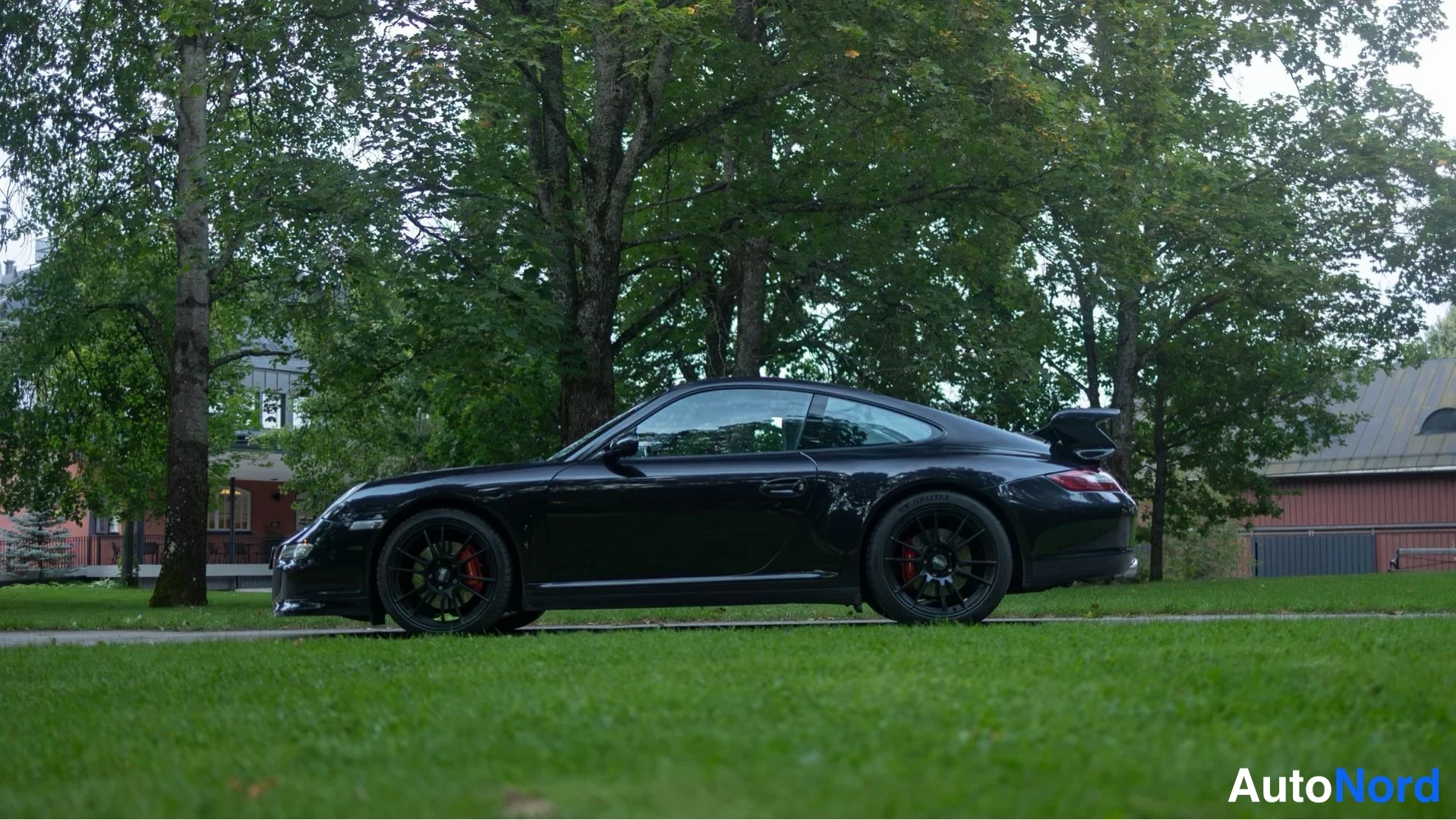 Musta Porsche 911 Carrera 4S 2006, sivulta, kuva 6