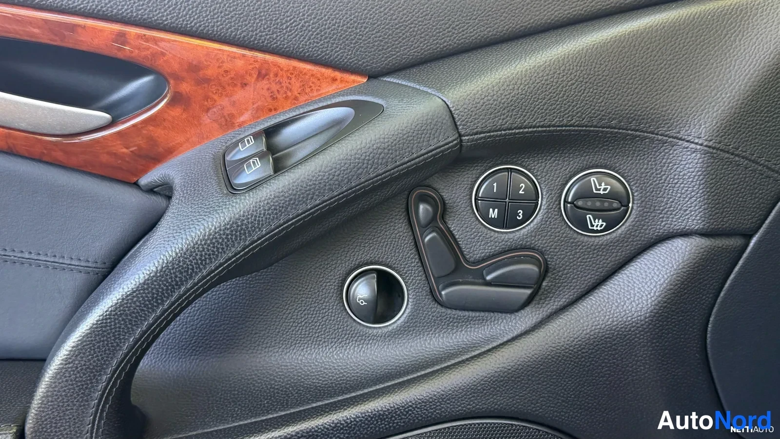 Harmaa Mercedes-Benz SL 500 2004, yksityiskohta, kuva 38