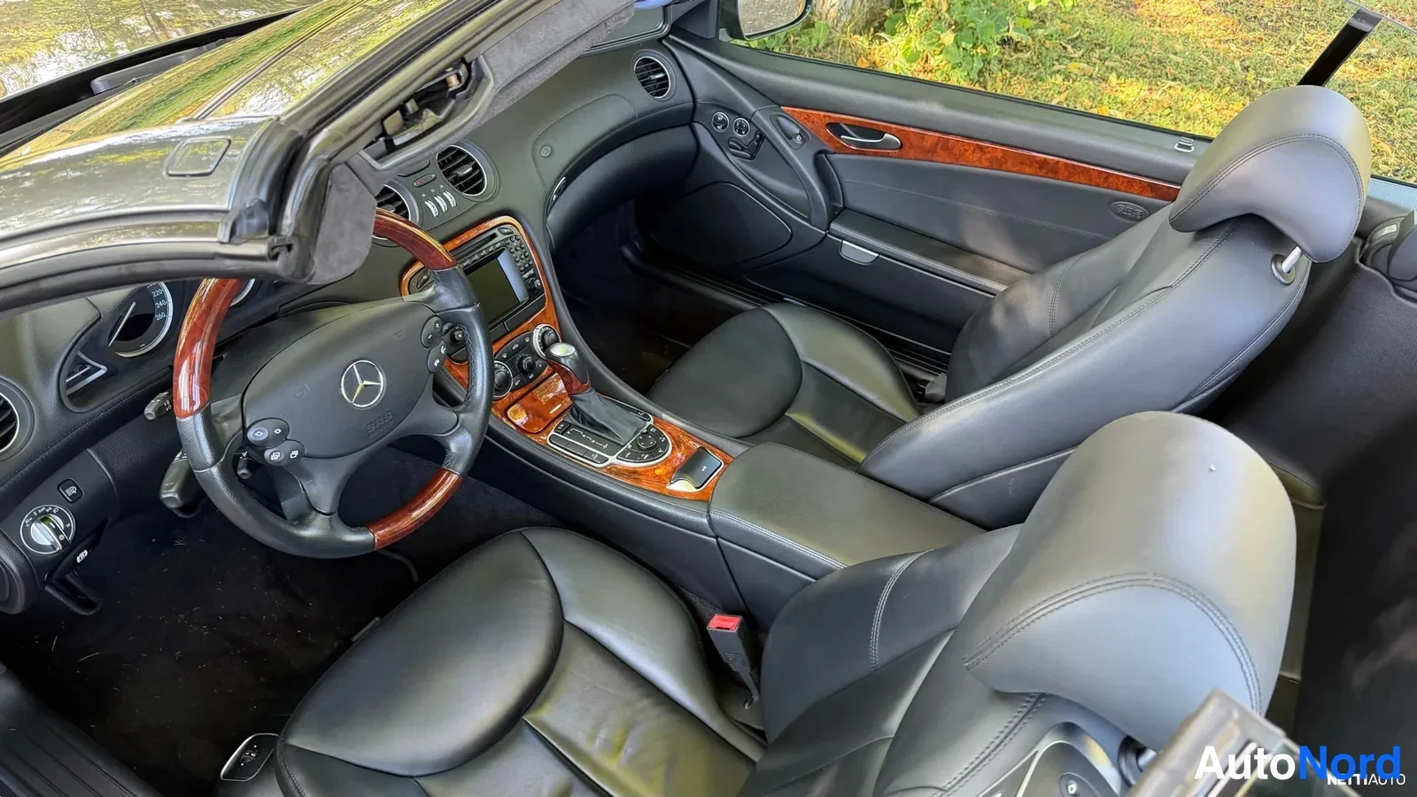 Harmaa Mercedes-Benz SL 500 2004, ohjaamo, kuva 17