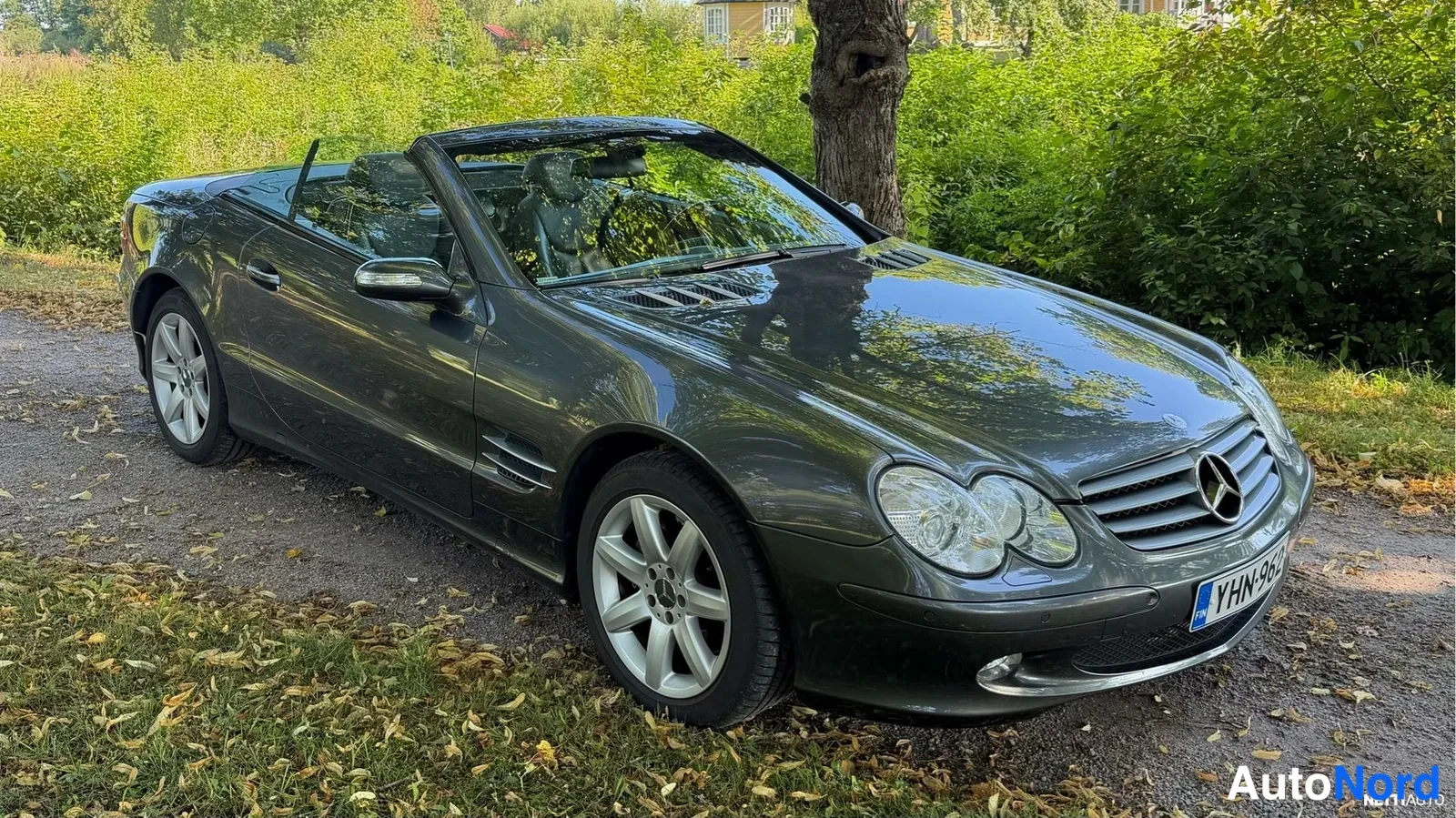 Harmaa Mercedes-Benz SL 500 2004, etuviisto, keula oikealle, kuva 2