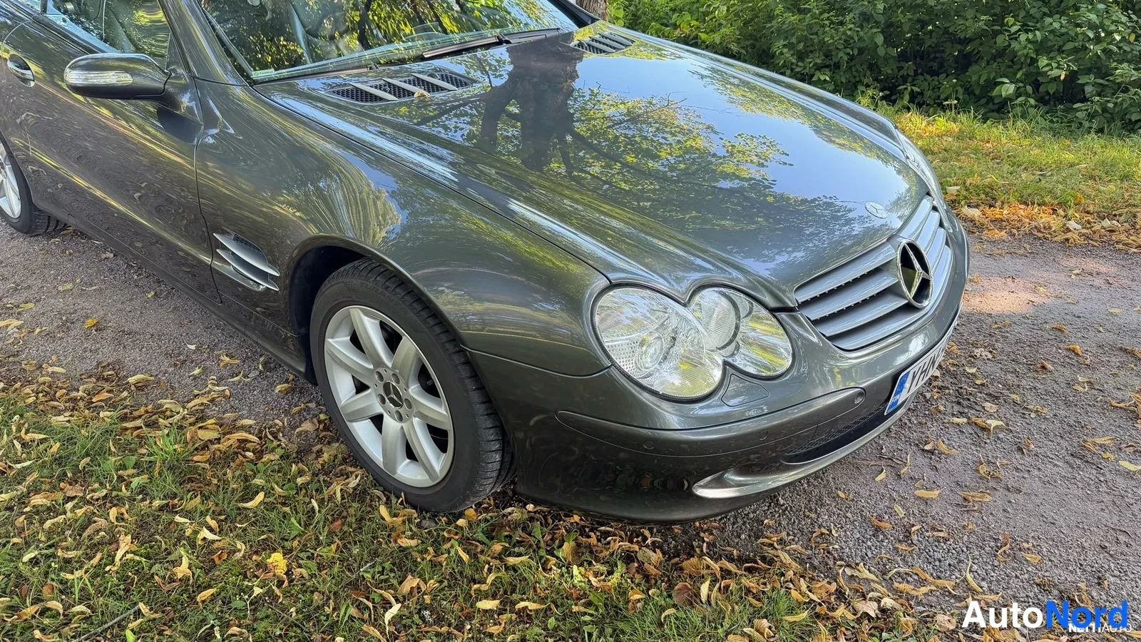 Harmaa Mercedes-Benz SL 500 2004, etuviisto, keula oikealle, kuva 4