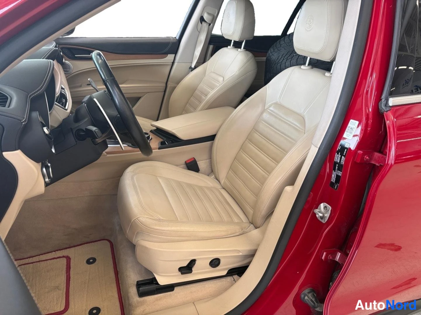 Red Alfa Romeo Stelvio 2020, front seats, photo 11