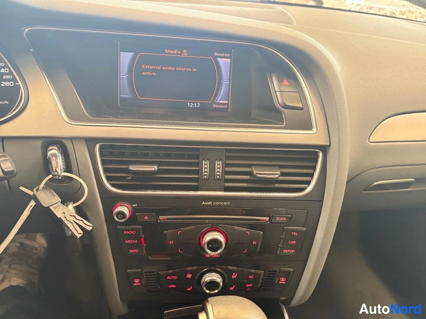 Musta Audi A4 2012, yksityiskohta, kuva 12