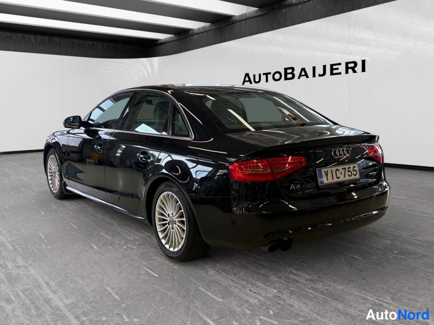 Musta Audi A4 2012, takaviisto, kuva 6
