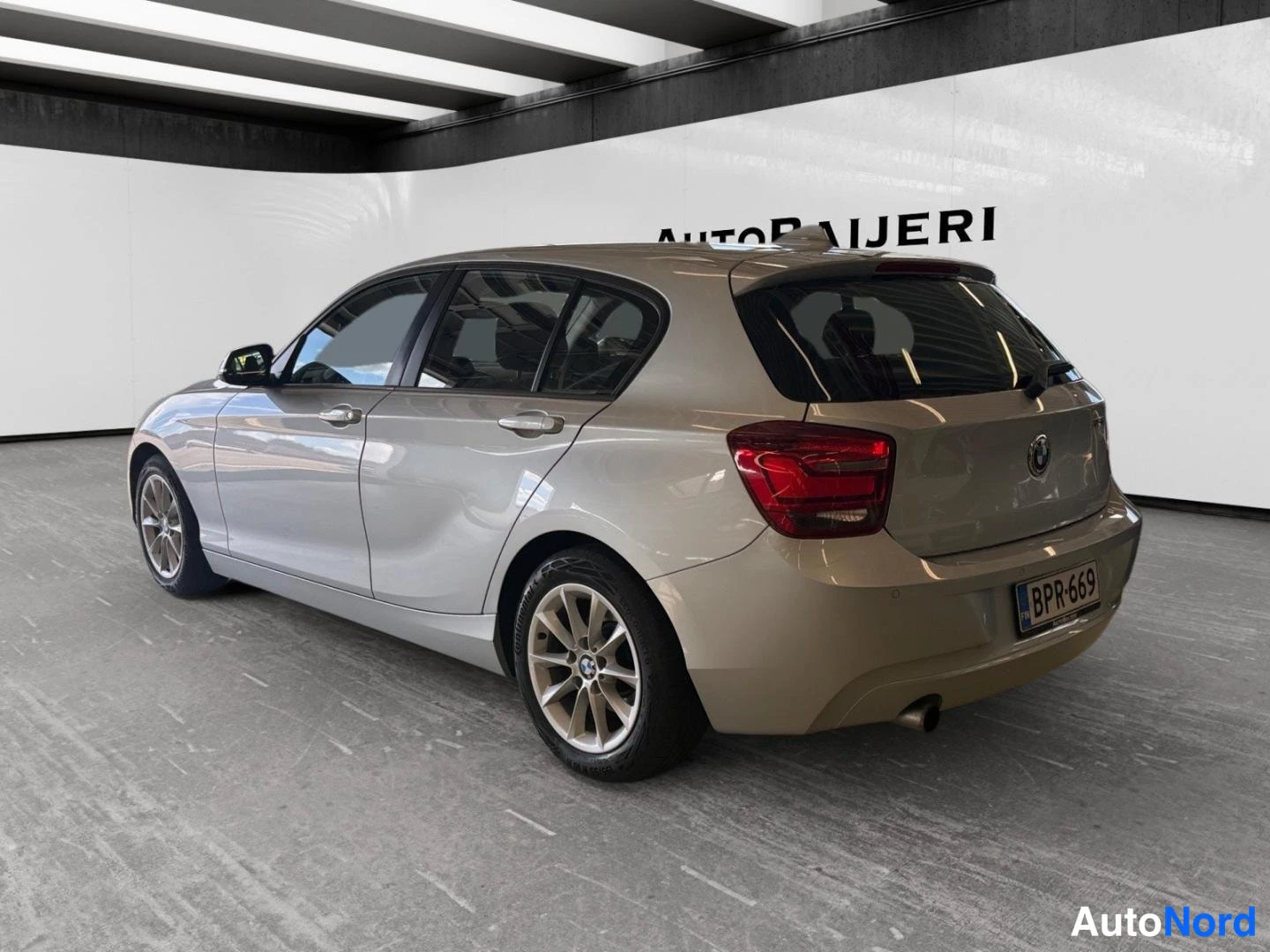 Hopea BMW 116i 2012, takaviisto, kuva 6
