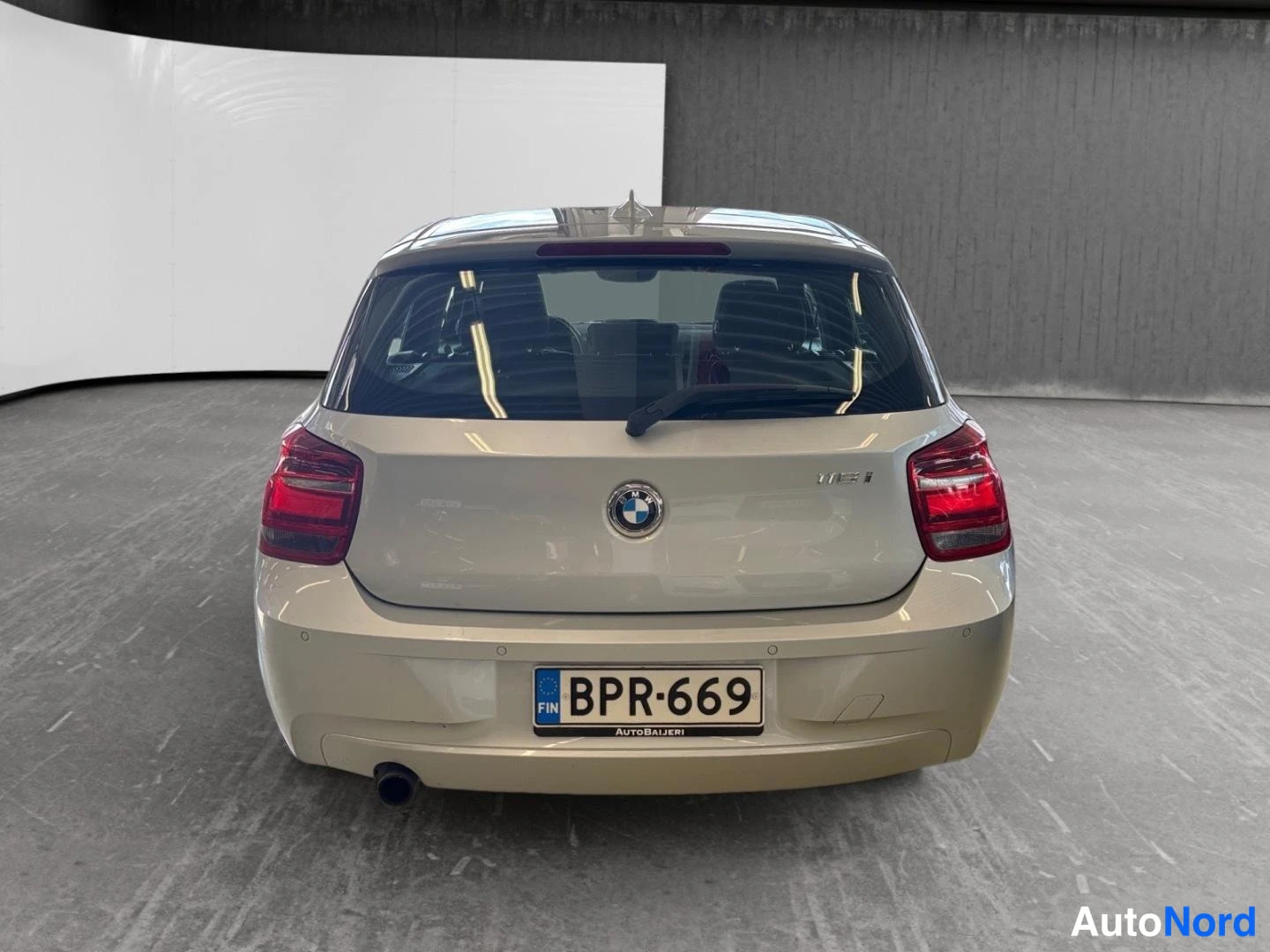Hopea BMW 116i 2012, takaa, kuva 8