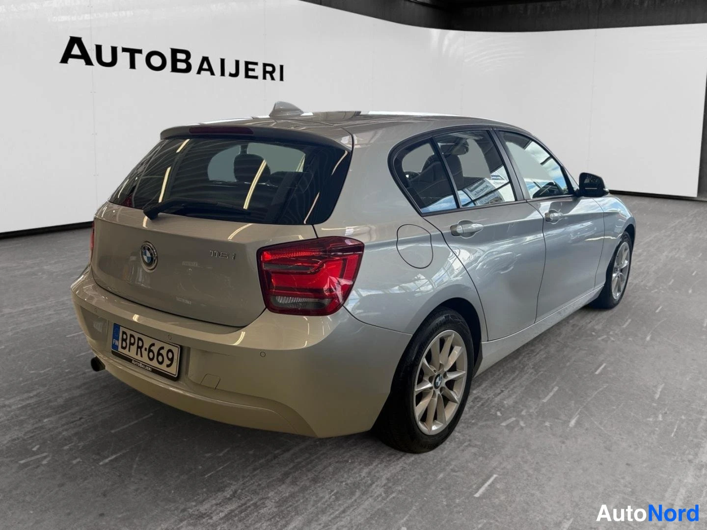 Hopea BMW 116i 2012, takaviisto, kuva 7
