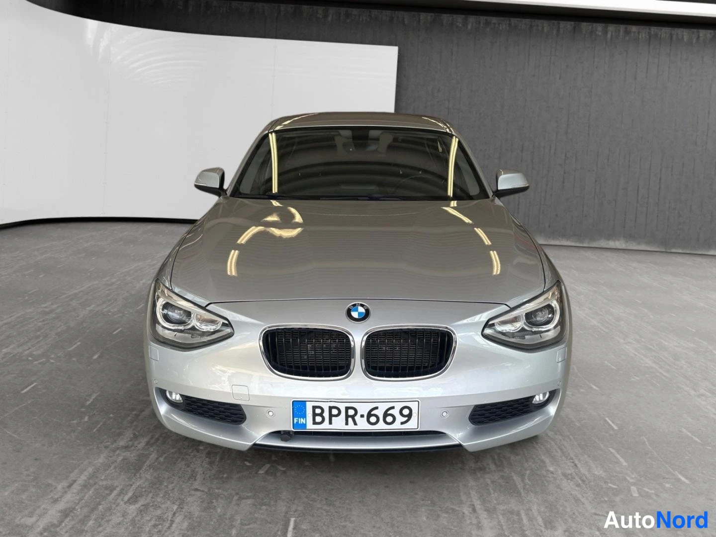 Hopea BMW 116i 2012, edestä, kuva 3
