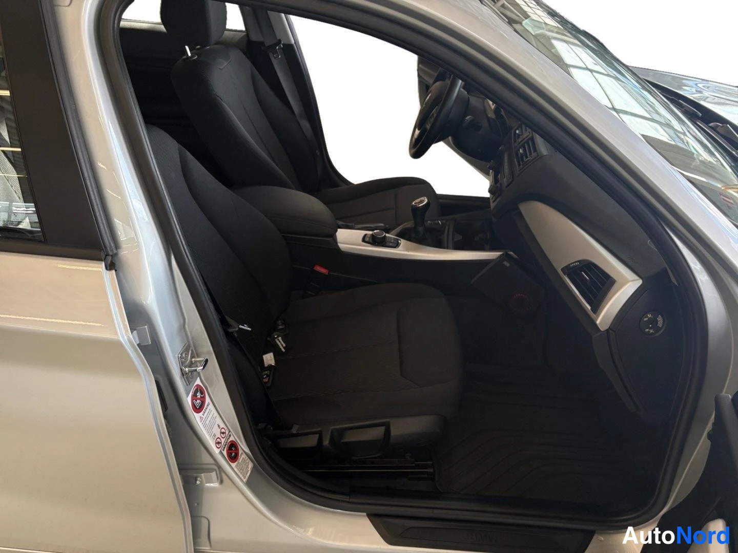 Hopea BMW 116i 2012, etuistuimet, kuva 11