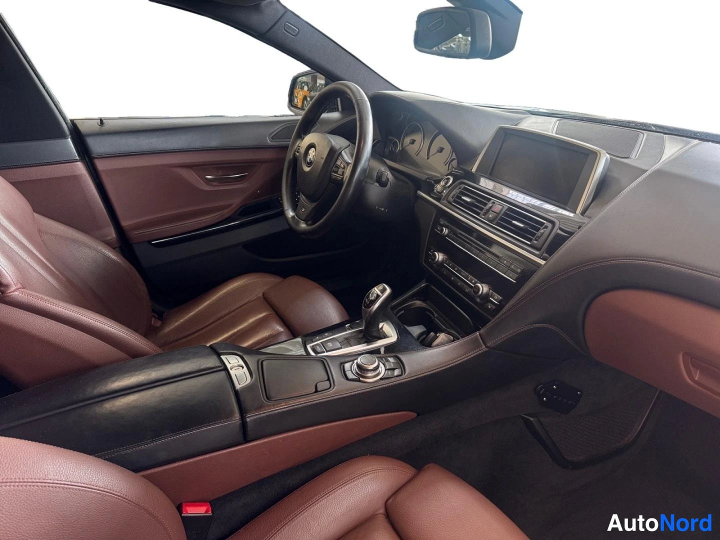 Musta BMW 640d xDrive 2013, ohjaamo, kuva 13