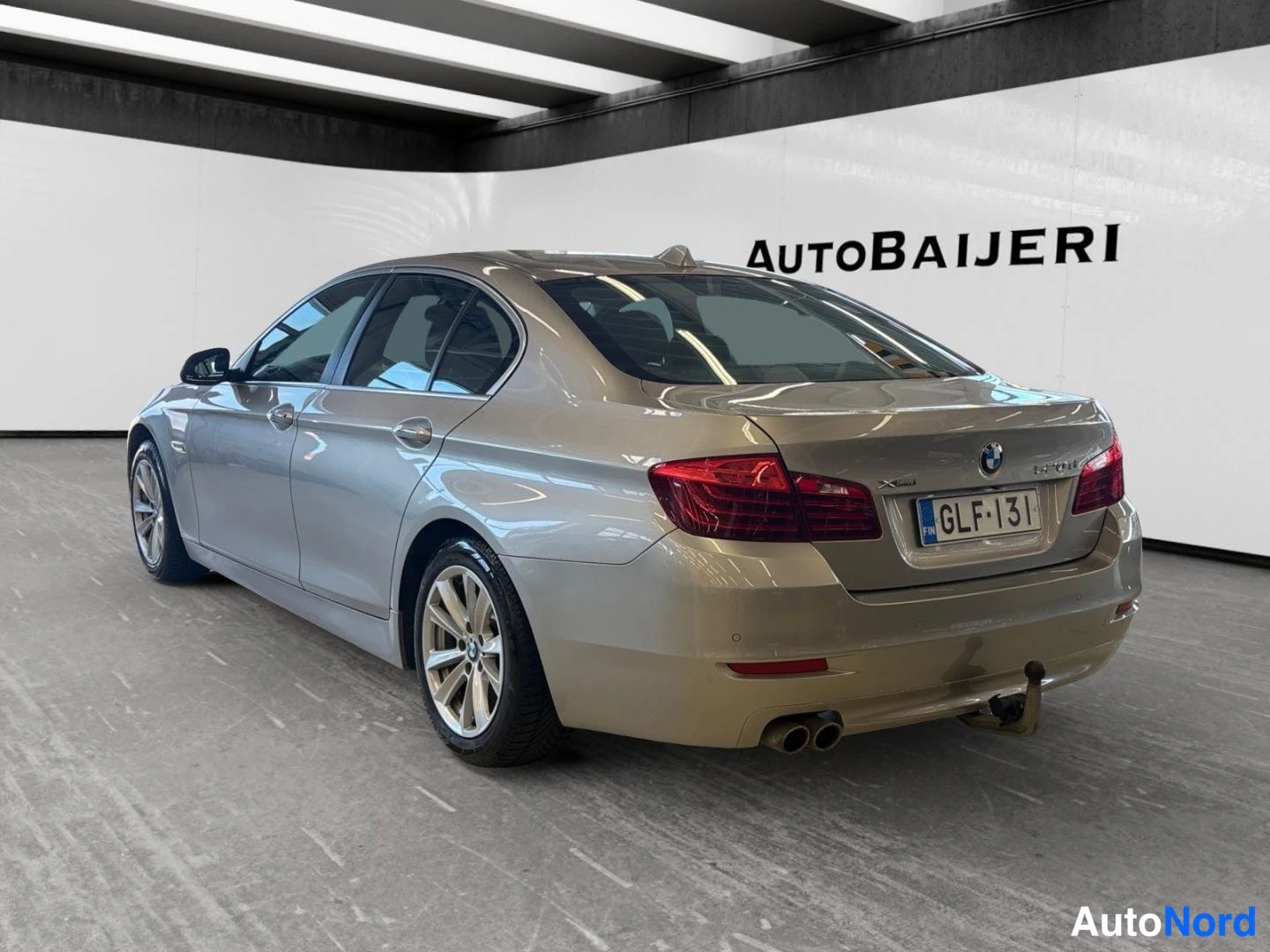 Harmaa BMW 520d xDrive 2014, takaviisto, kuva 6