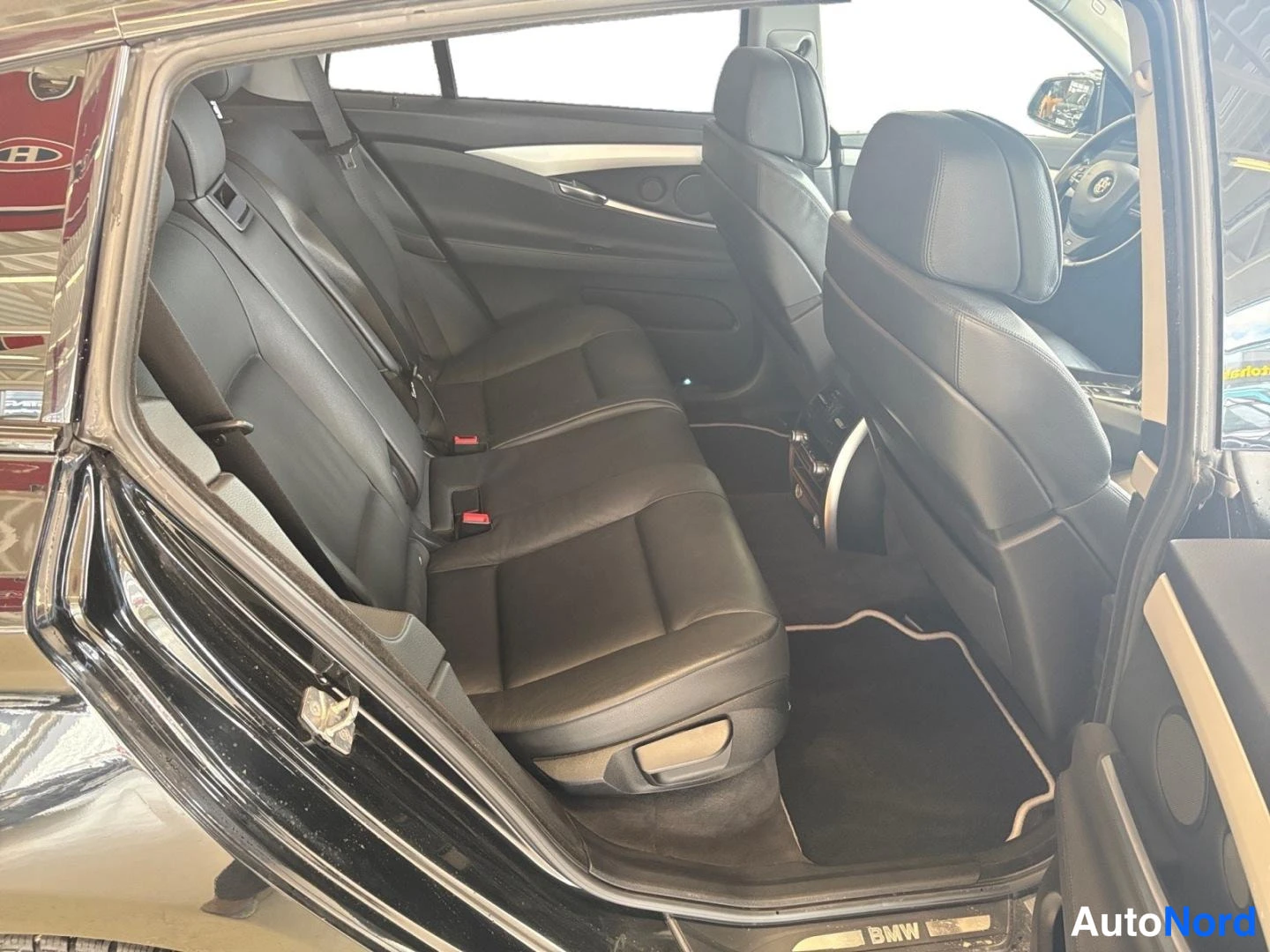 Musta BMW 535d xDrive 2011, takaistuimet, kuva 13