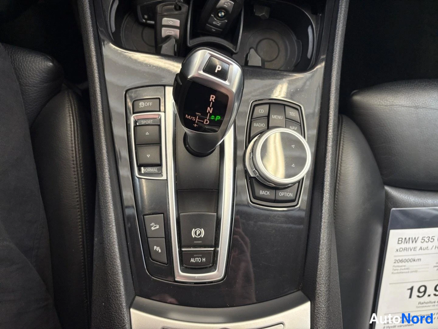 Musta BMW 535d xDrive 2011, yksityiskohta, kuva 19