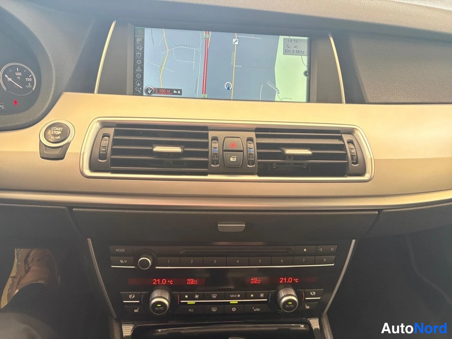 Musta BMW 535d xDrive 2011, ohjaamo, kuva 10