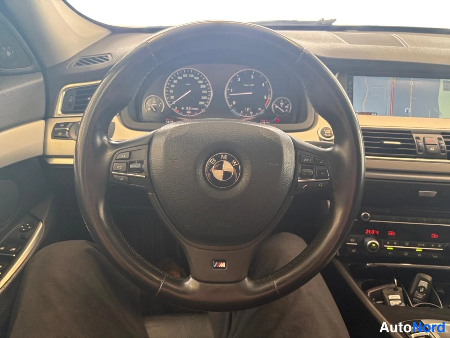 Musta BMW 535d xDrive 2011, ohjaamo, kuva 11