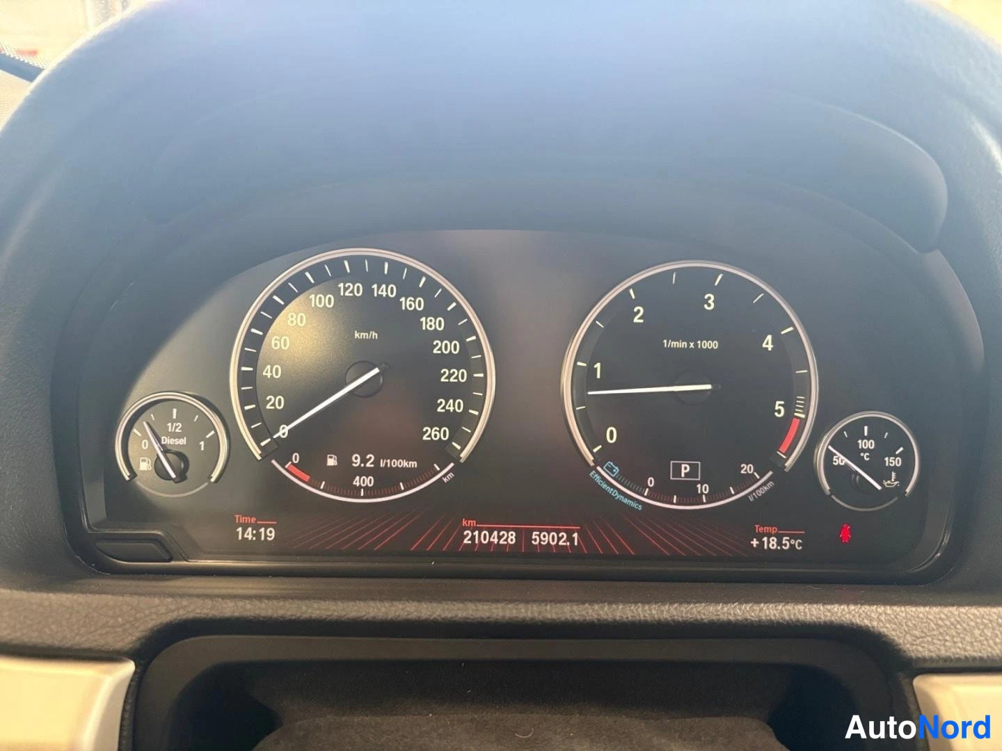 Musta BMW 535d xDrive 2011, yksityiskohta, kuva 16