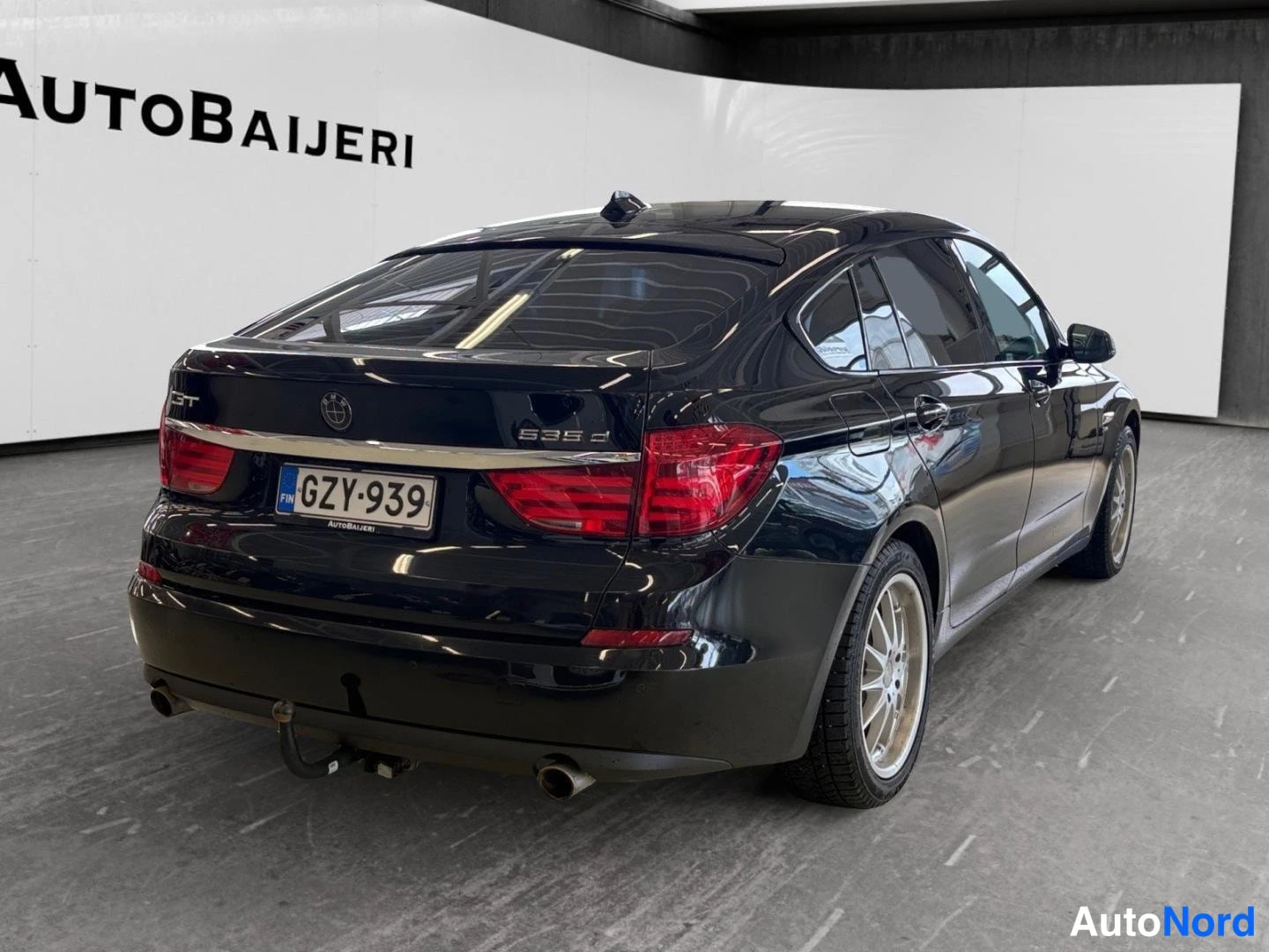 Musta BMW 535d xDrive 2011, takaviisto, kuva 5