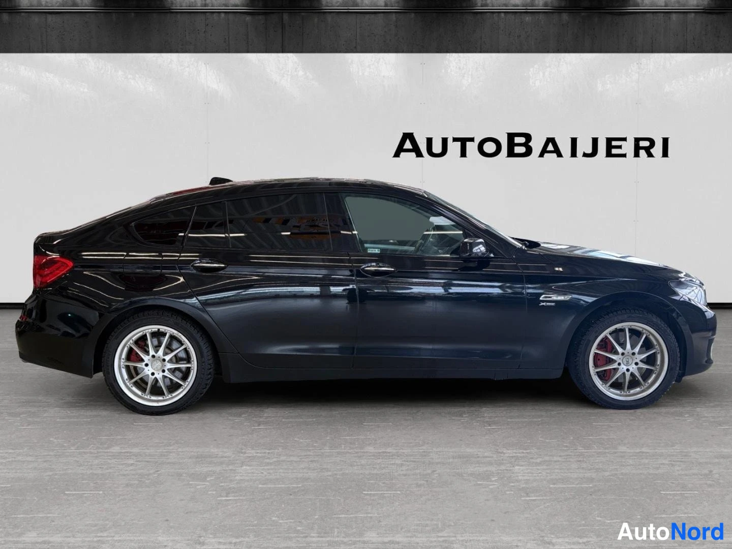 Musta BMW 535d xDrive 2011, takaviisto, kuva 6