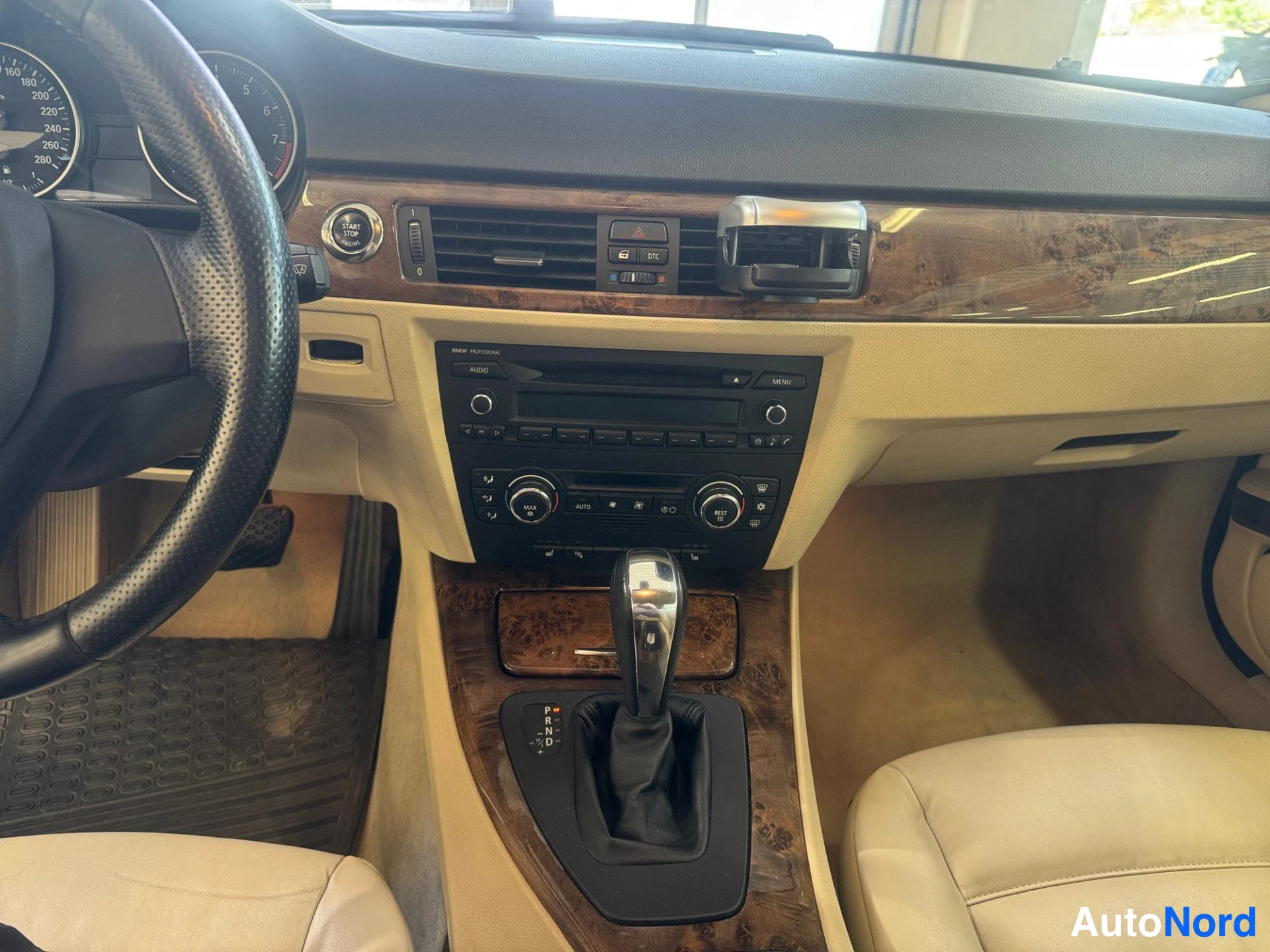 Harmaa BMW 325i 2008, ohjaamo, kuva 12