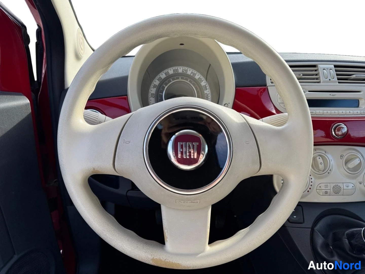 Punainen Fiat 500 2012, yksityiskohta, kuva 13
