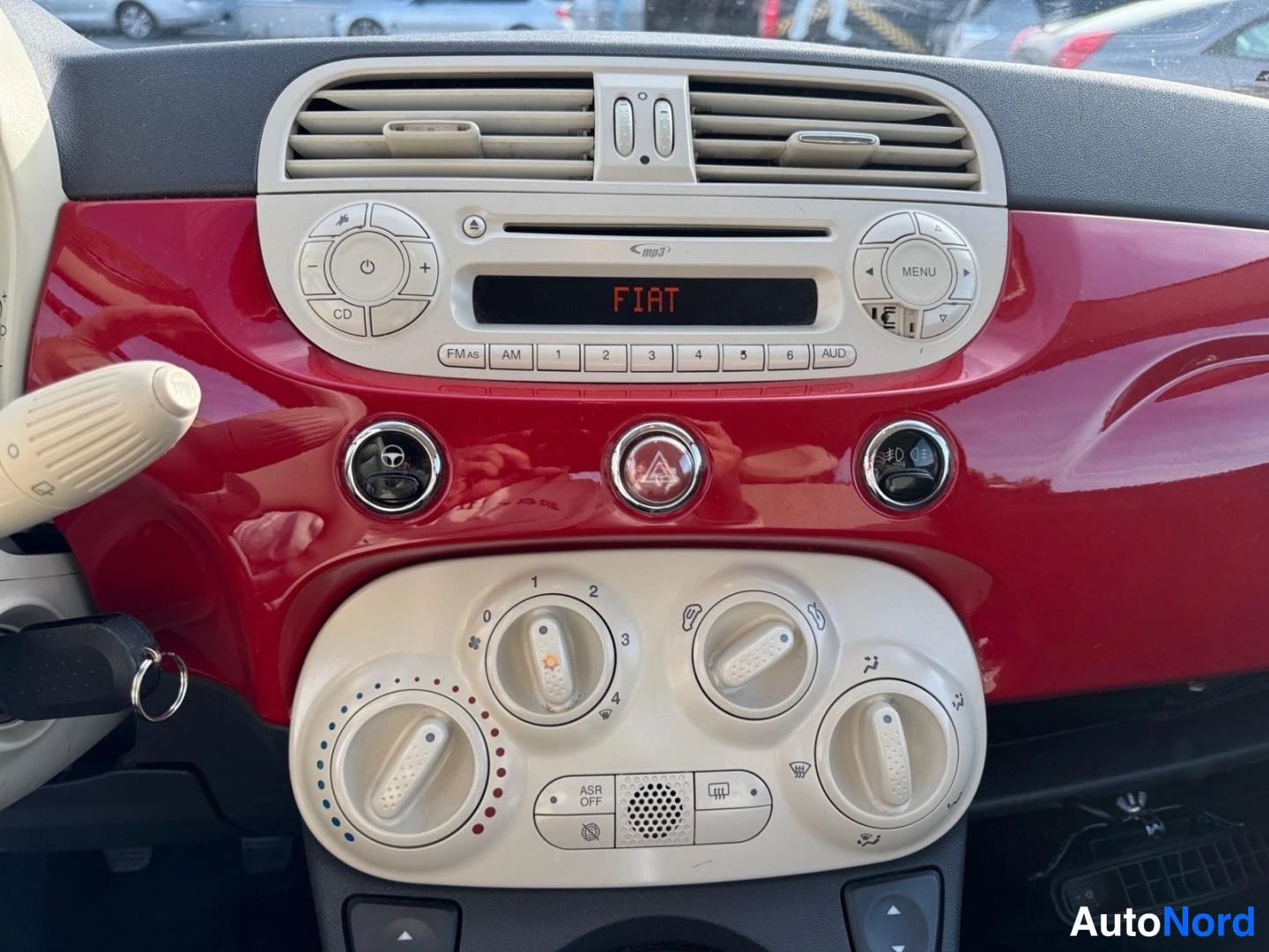Punainen Fiat 500 2012, ohjaamo, kuva 12