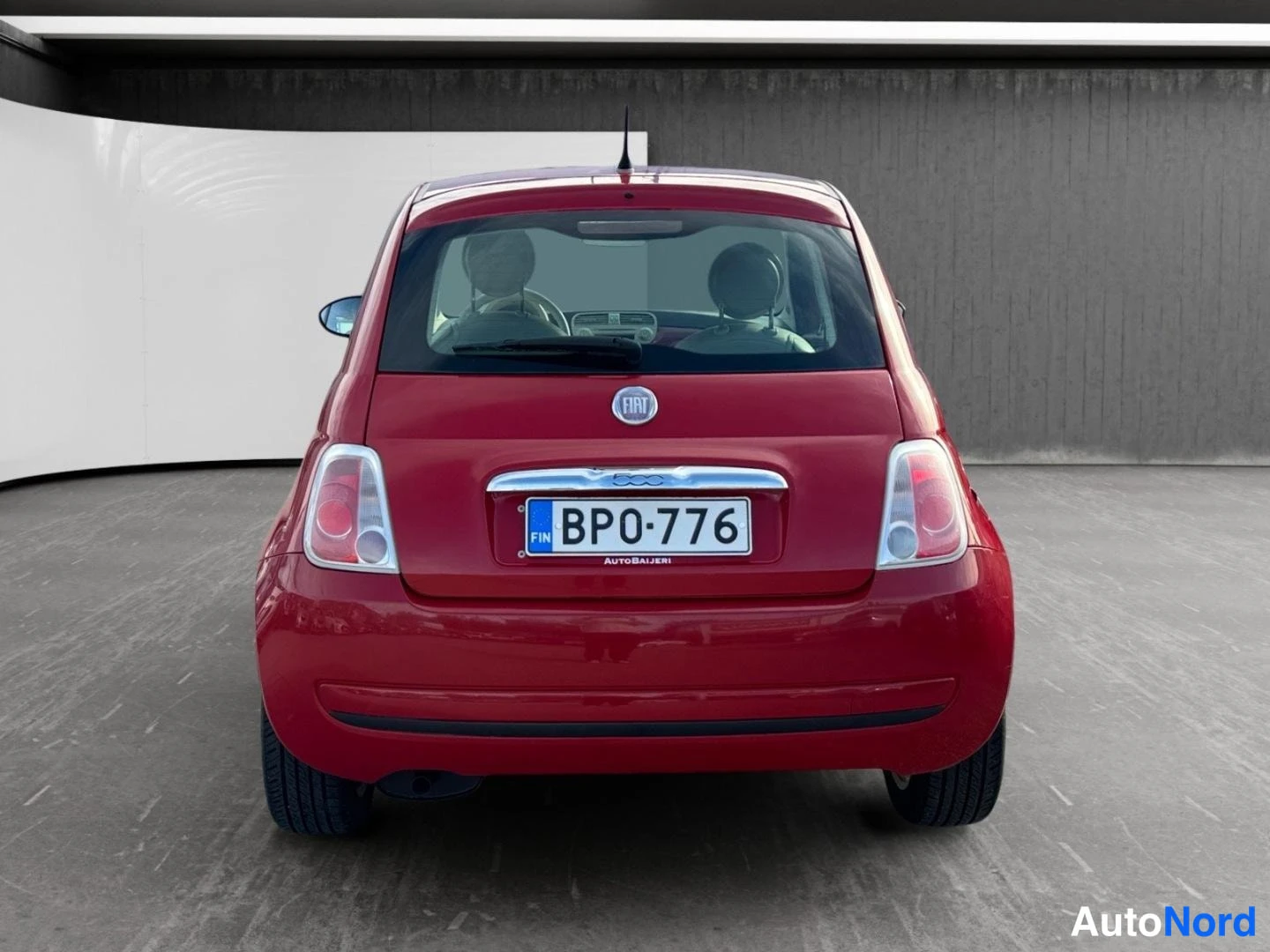 Punainen Fiat 500 2012, takaa, kuva 8