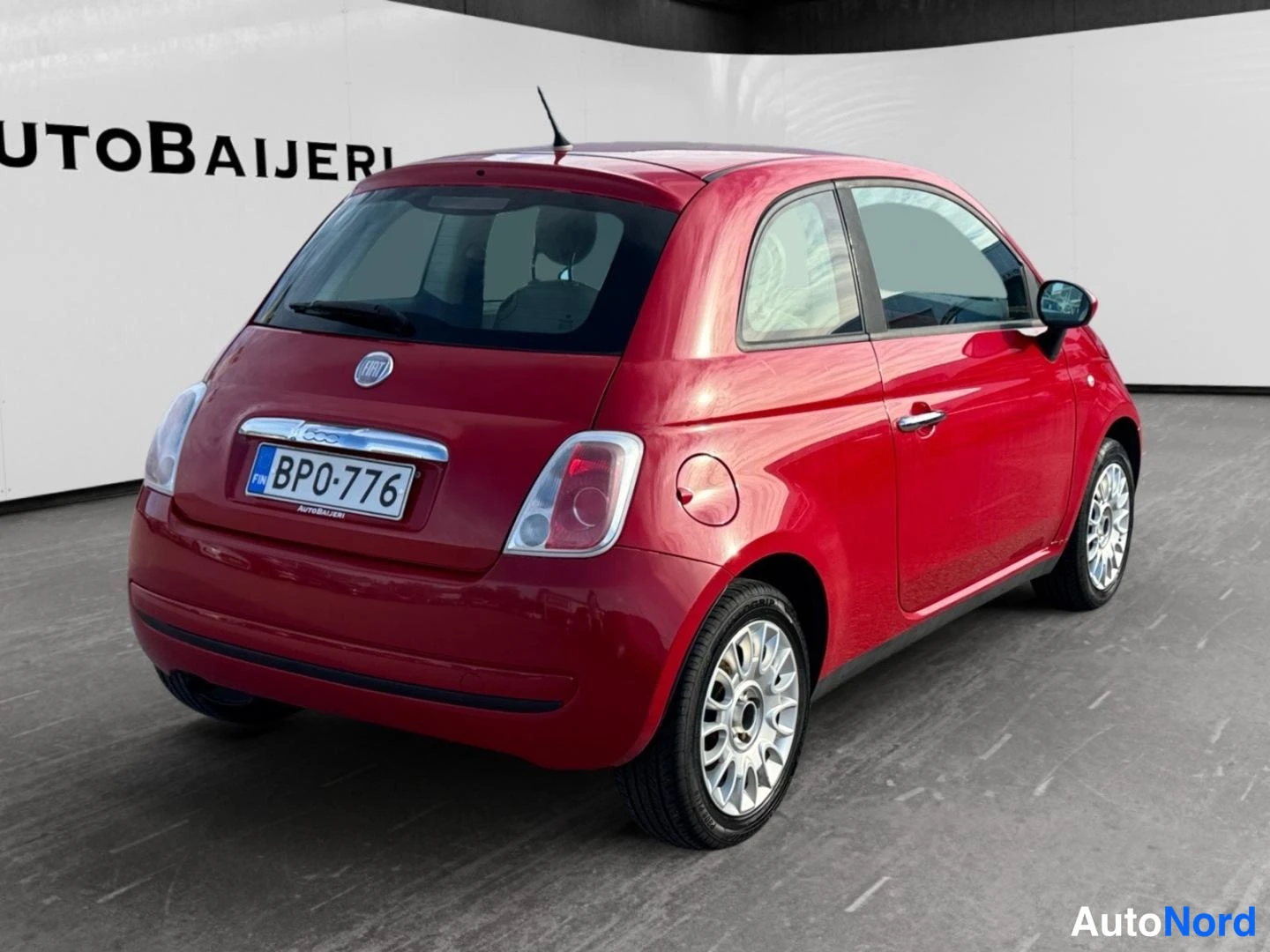 Punainen Fiat 500 2012, takaviisto, kuva 7